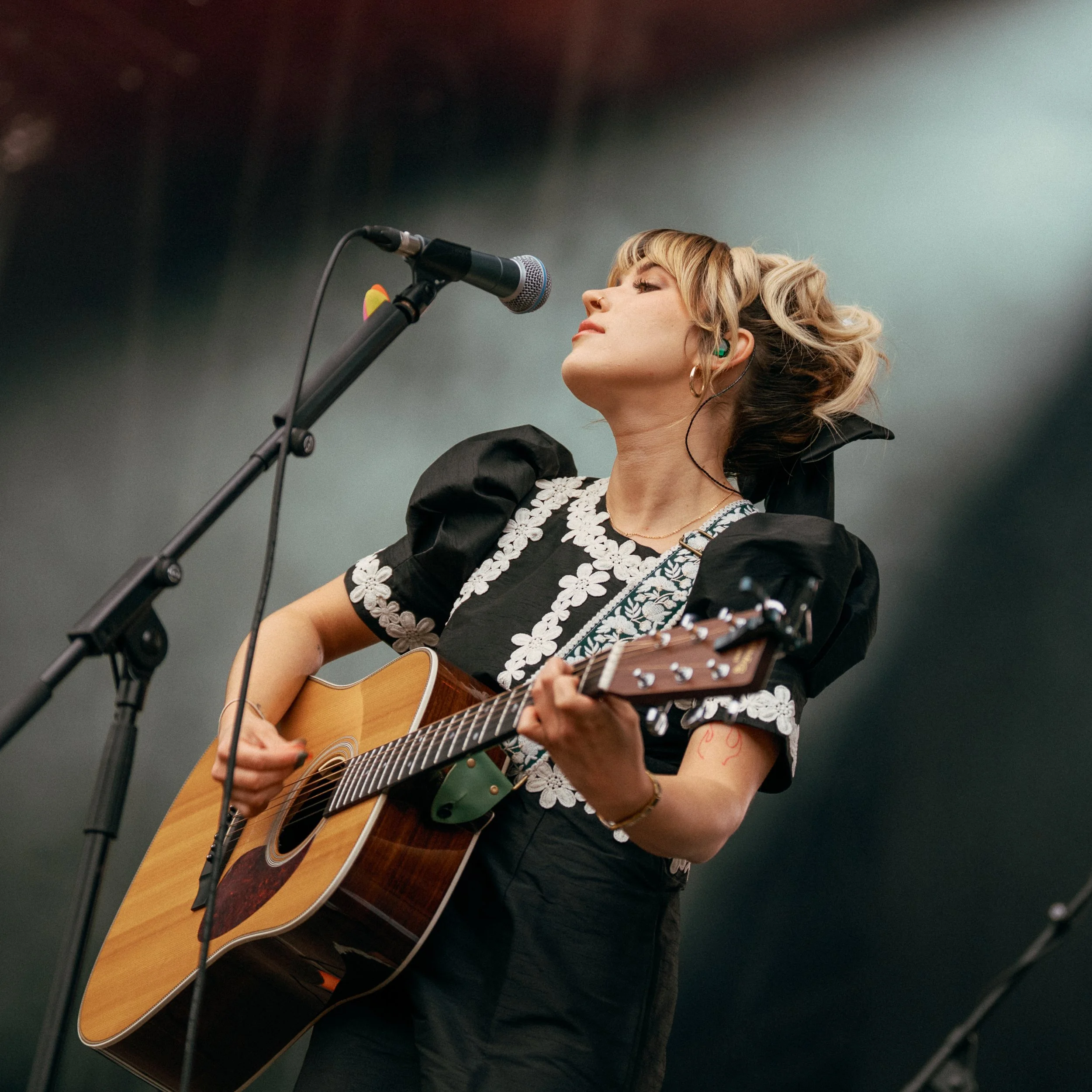 Rianne Downey, a young singer-songwriter, on stage and touring with the Band Texas. Live music coverage at festivals.