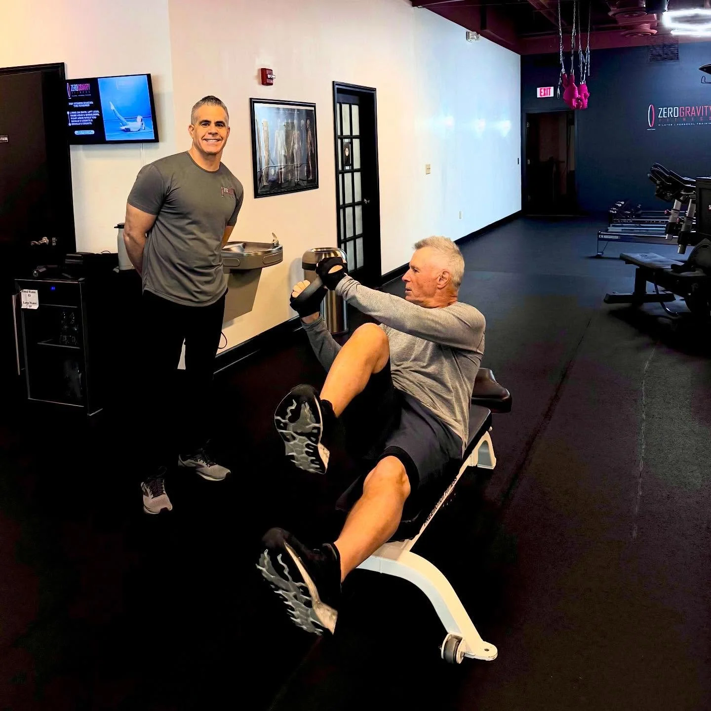 All smiles during Daylight Saving training this morning! Starting the week strong with some core work. Be sure not to miss our Pilates class tonight! 💪 #zgf #zgfcommunity #zgfitness #zerogravityfitness #core