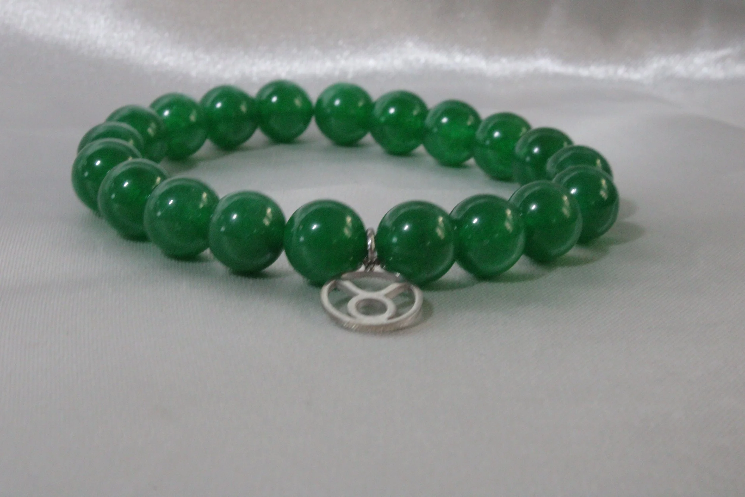 Emerald/May: Taurus (April 20 - May 20)