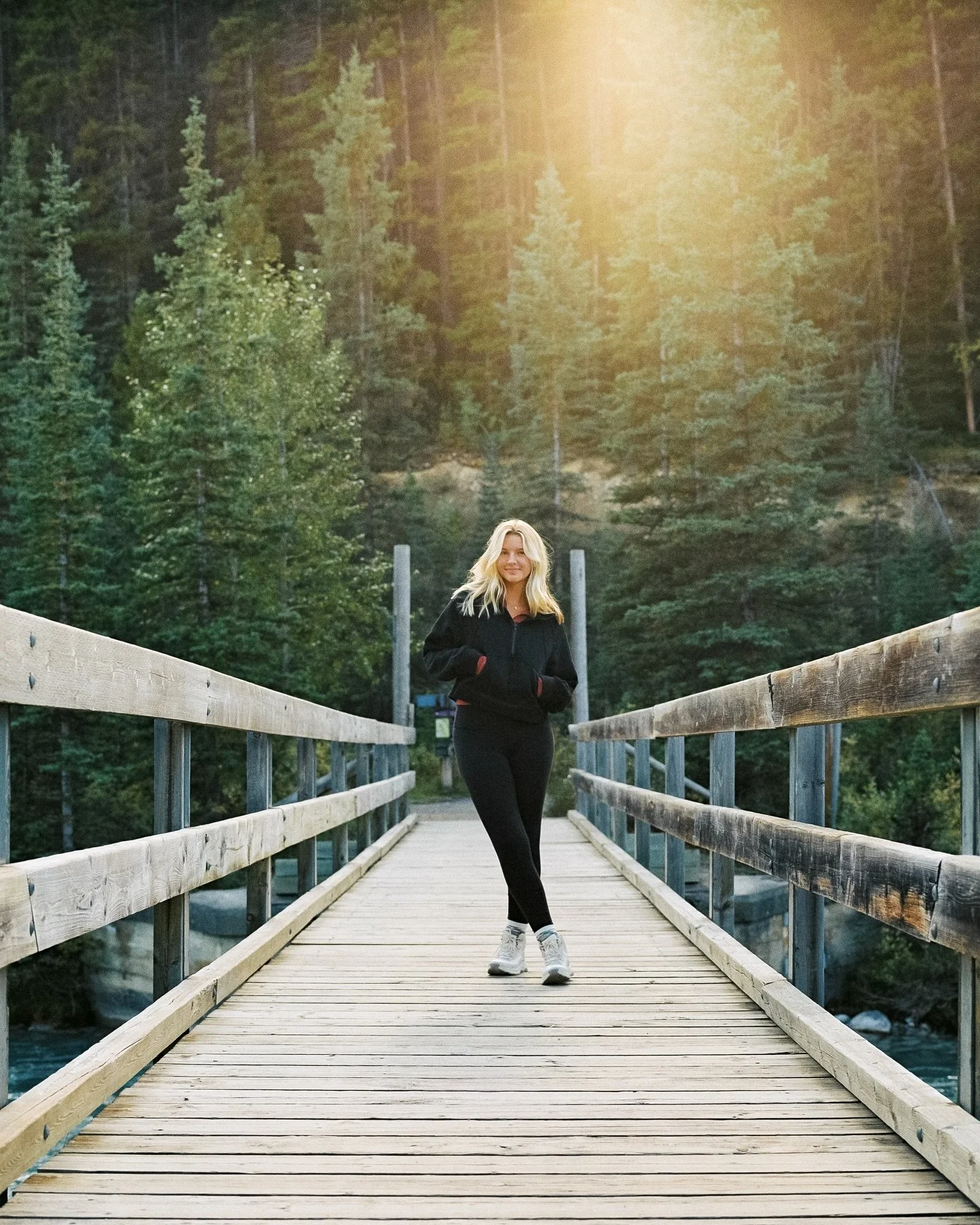Banff 2024 🏔️ a week in nature with my queen 👸🏼🤍
📷: #mamiya7ii 
🎞: #kodakgold200 #120film 
Film developed by @dsmfilmlab 🔬