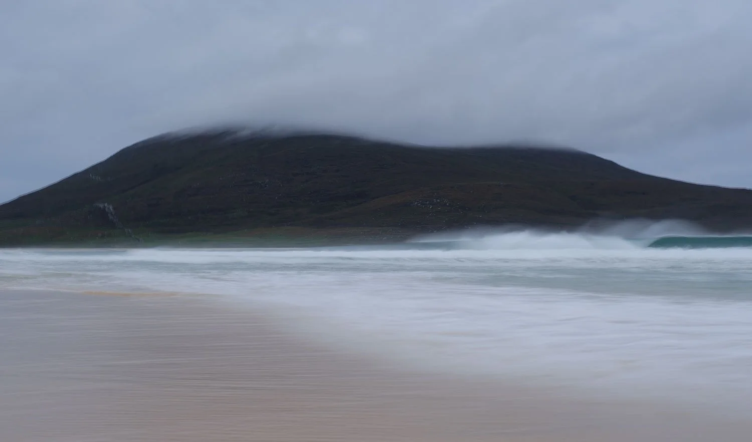 Ceaphabol in cloud, Scarista beach.jpg