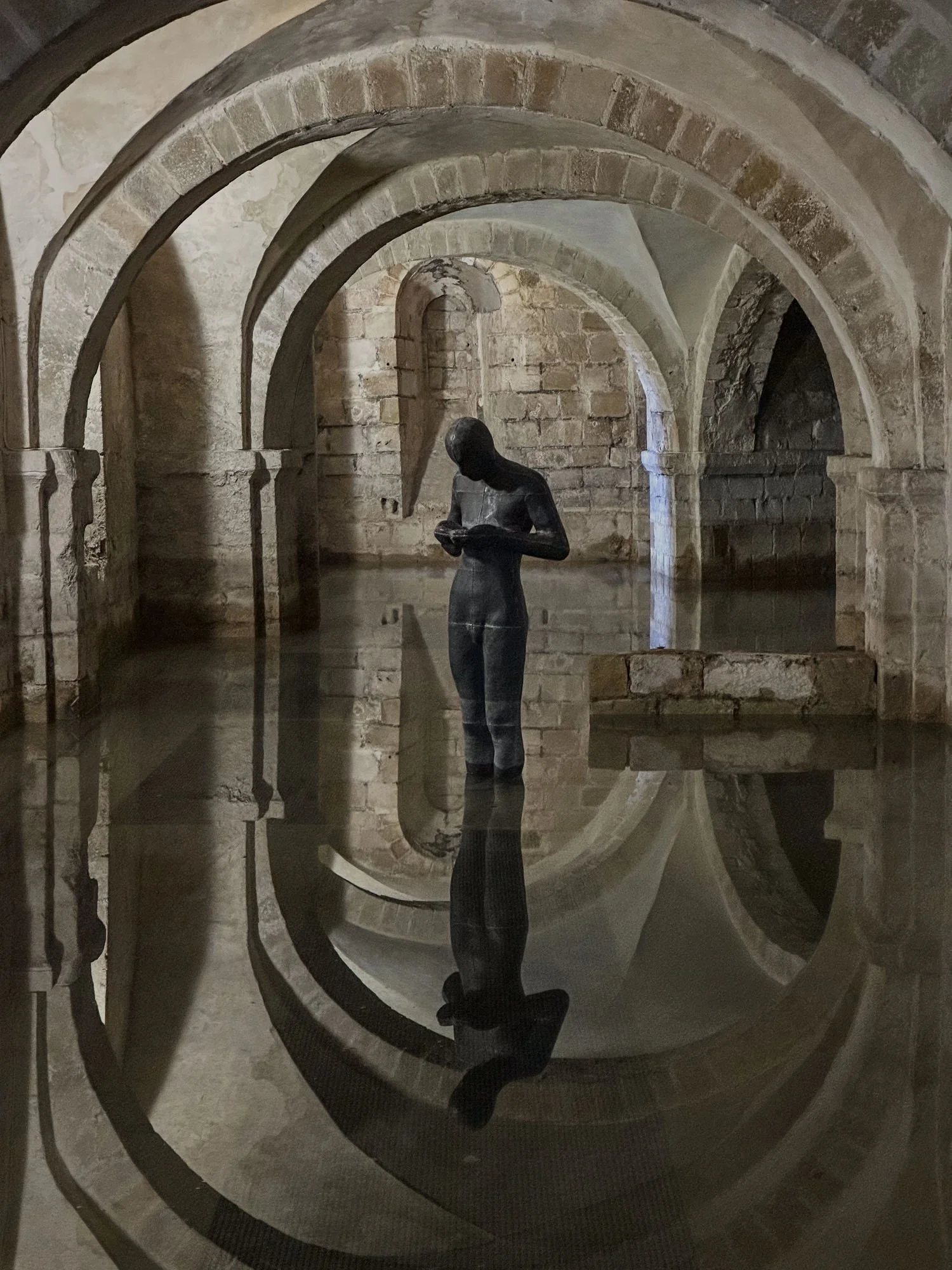 Sound II, Anthony Gormley, Winchester Cathedral crypt (2nd photo).jpg