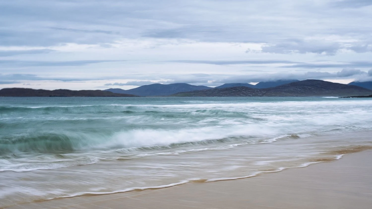 Scarista beach, wave curl.jpg