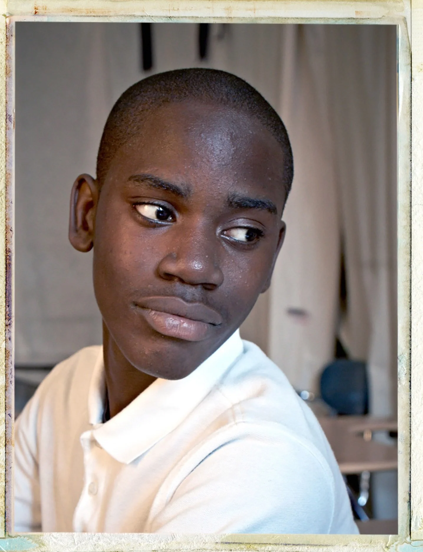 charter-school-student-portrait-looking-away-mister-lynch-photography.jpg