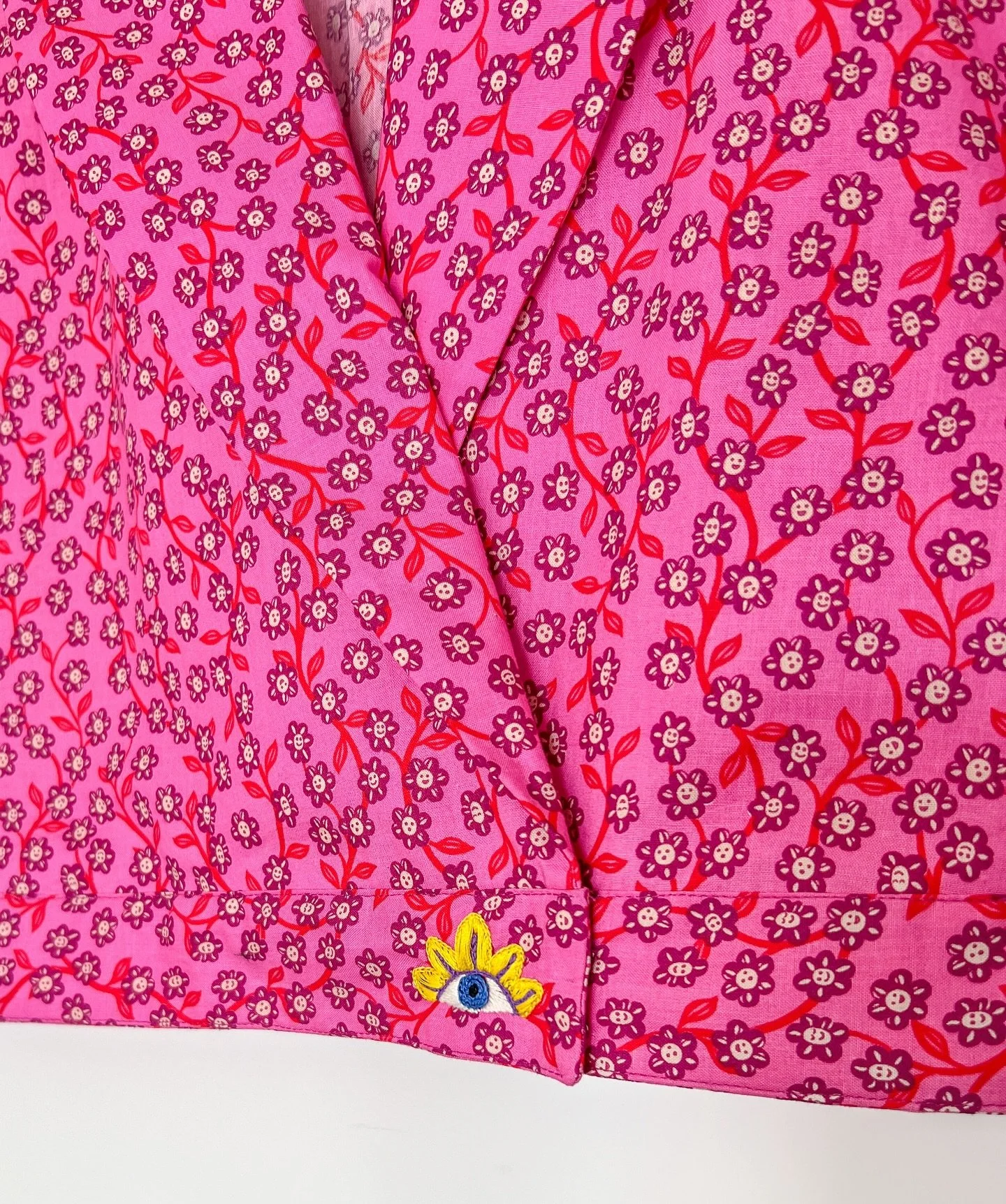 &ldquo;It&rsquo;s a great huge game of chess that&rsquo;s being played&mdash;all over the world&mdash;if this is the world at all, you know.&rdquo;
🪞Through the Looking-Glass and What Alice Found There. Flower
🌸 Chapter 2: Garden of Live Flowers

F