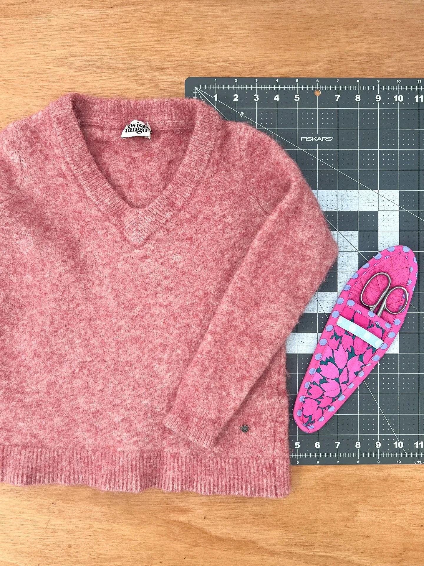 do you know the feeling of pulling out a tiny sweater from the washer/dryer? %&amp;$!!&euro;#! 😱 years after accidentally shrinking this sweater 😭chop✂️🤬🧵stitch🪡&hellip; TA-DA! ✨🥰 new fluffy pillow! 
I let all of my rage out on the pillow - fur