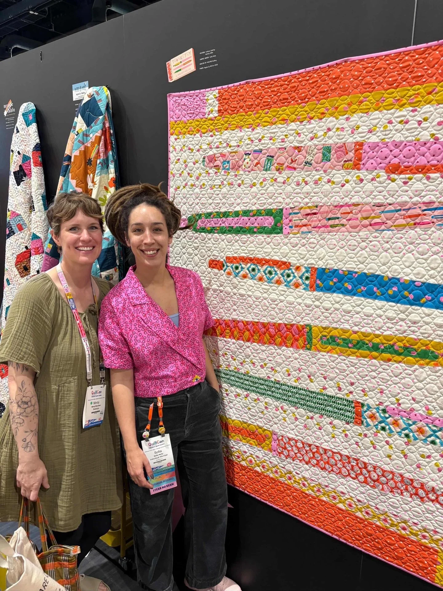 1st time at QuiltCon was&hellip; an experience ✨ Loved meeting so many people I chat with regularly, and meeting new friends. Thank you for all the stickers, buttons, and trinkets of love 🎟️💌
The members quilt show + @entropyalwayswins + @geesbendq