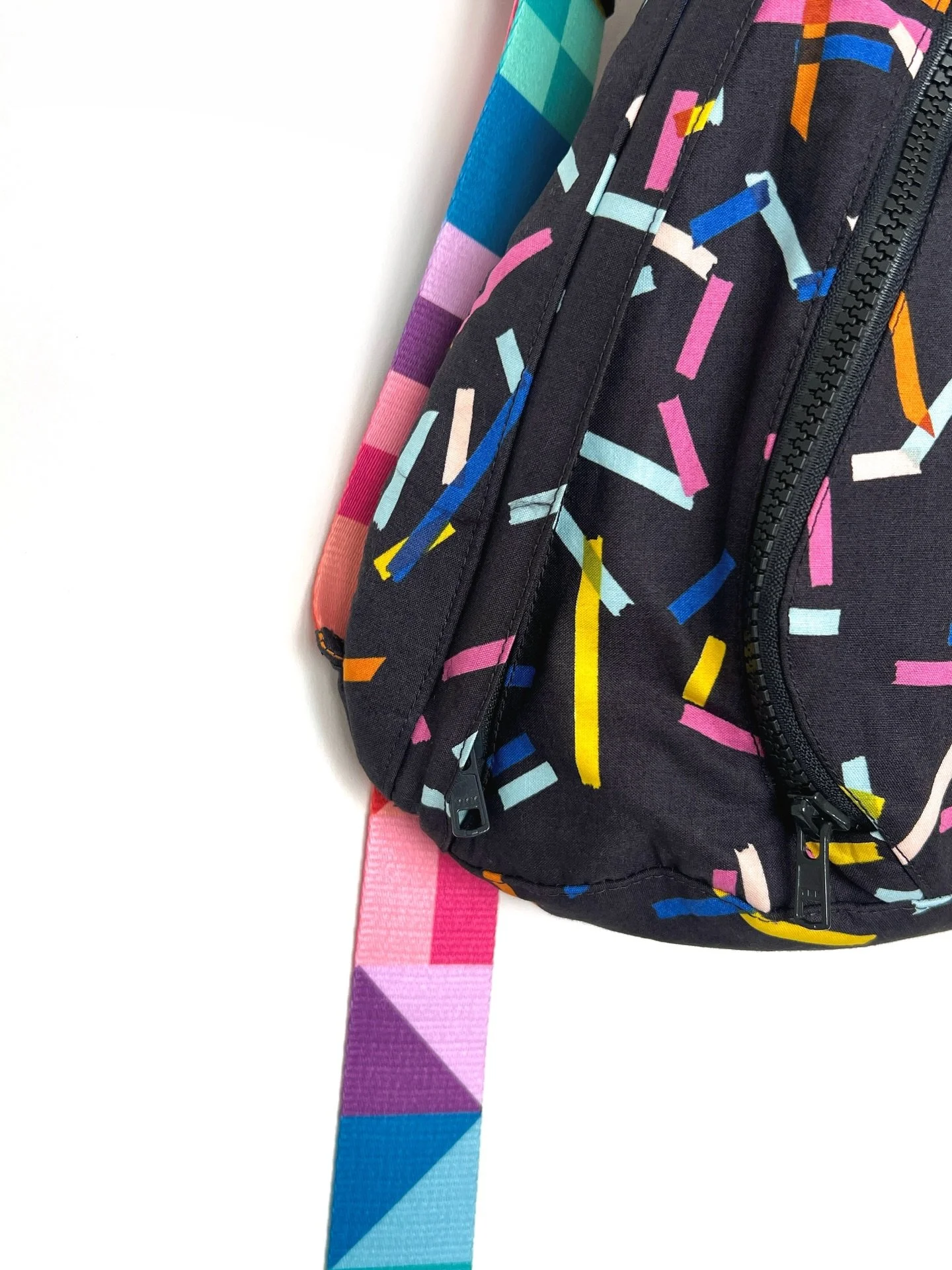 Earlier this year I sewed the &ldquo;Summit Pack&rdquo; pattern by Cloudsplitter Bags and after a few adjustments&hellip; TA-DAA! ✨ 
Changes from the pattern:
- Bag strap template and hardware: I love a front buckle so I can remove the bag without dr