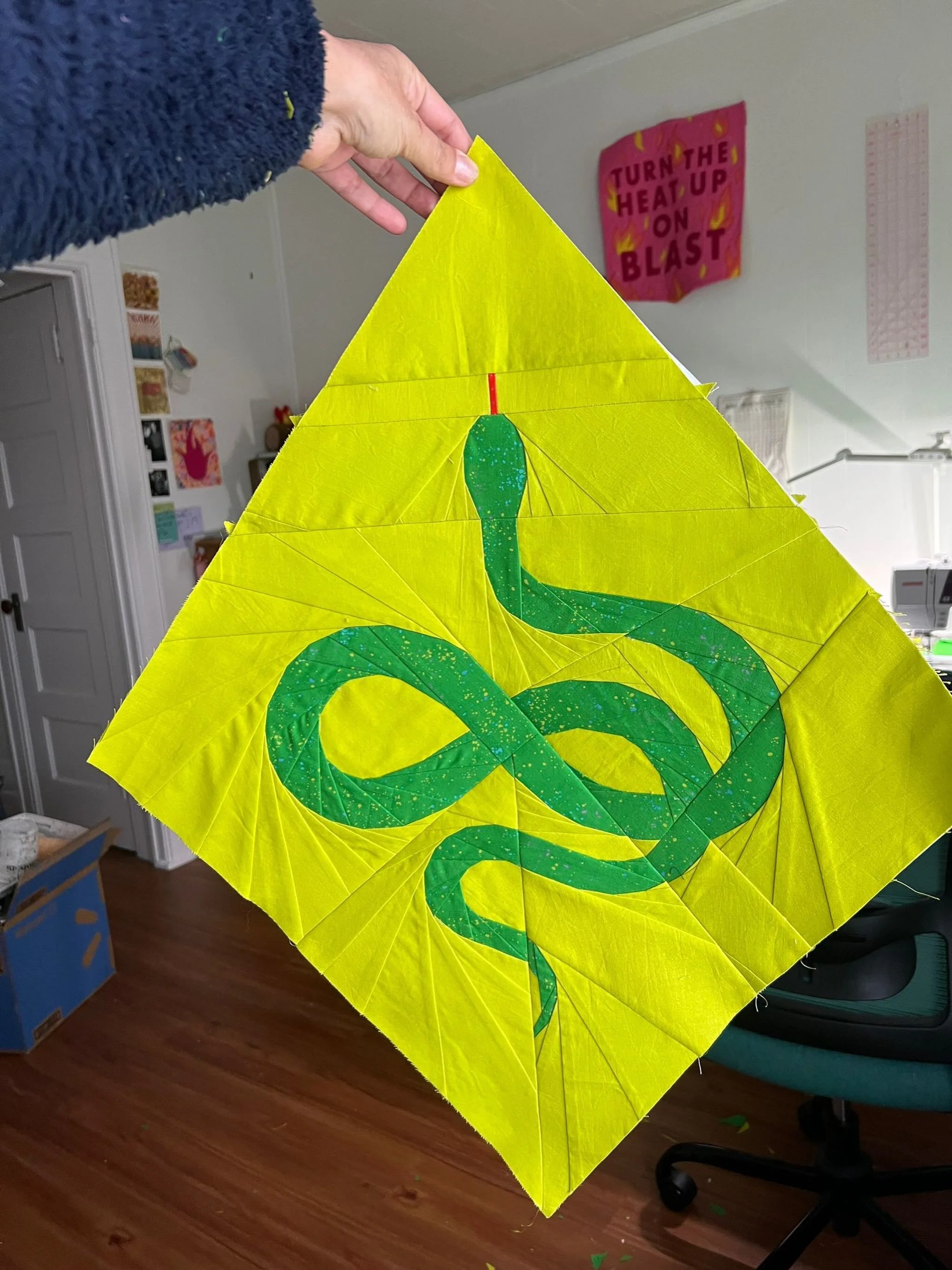Subversive. Spell. Sofia. Hsss&hellip; 🐍 the Gilded Serpent is the FPP block I designed for The Grimoire Quilt Sampler. This photo is from back in March(!), she is all quilted and cutesy now 🌝

Can&rsquo;t wait to show you the result. But have I ta