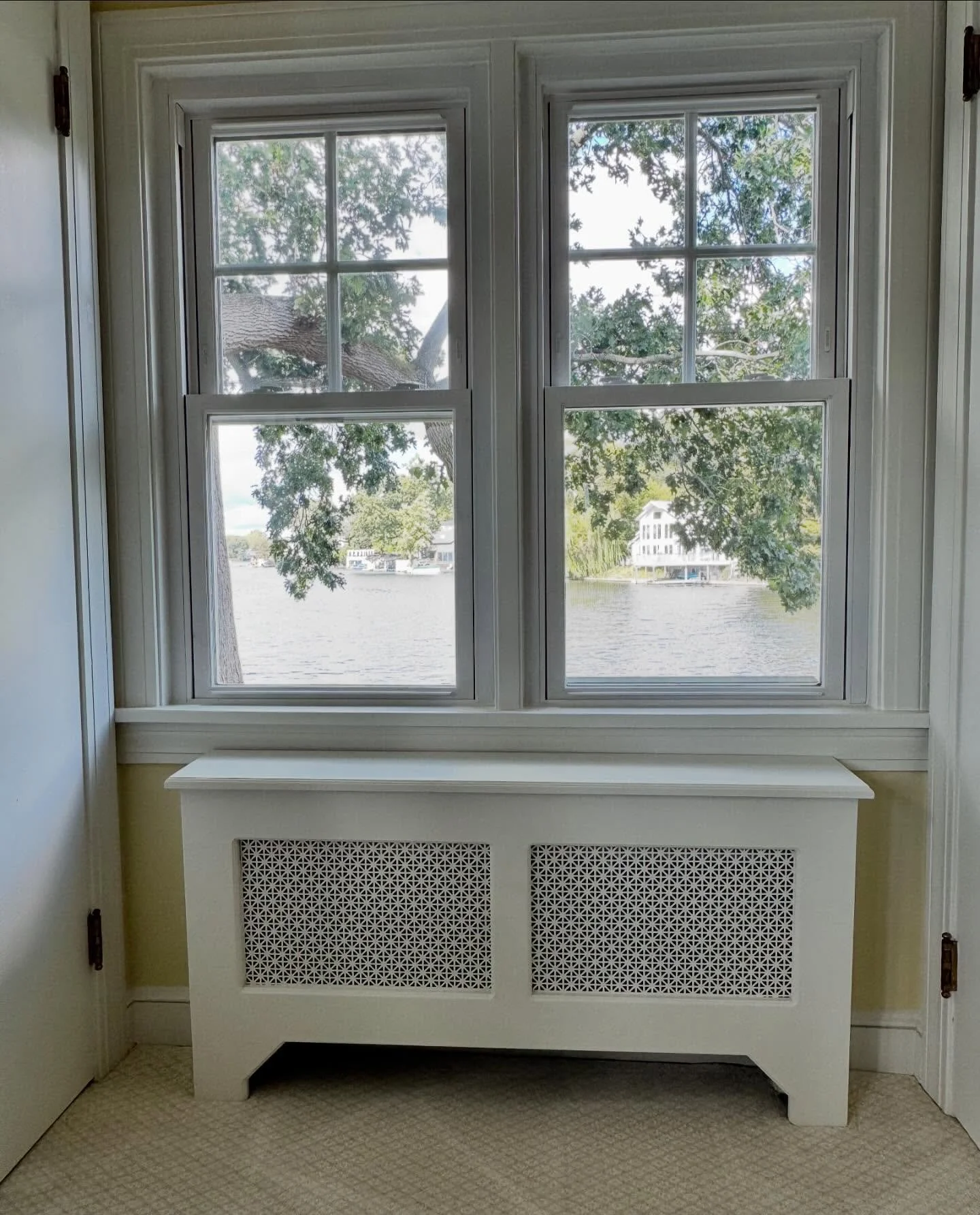 ✨ At Studio D, we never cut corners &mdash; literally or figuratively. When we saw this radiator, we knew it deserved a custom cover to match the rest of the space. &hellip;
.
.
💡 The result? Clean lines, seamless design, and a perfectly finished lo