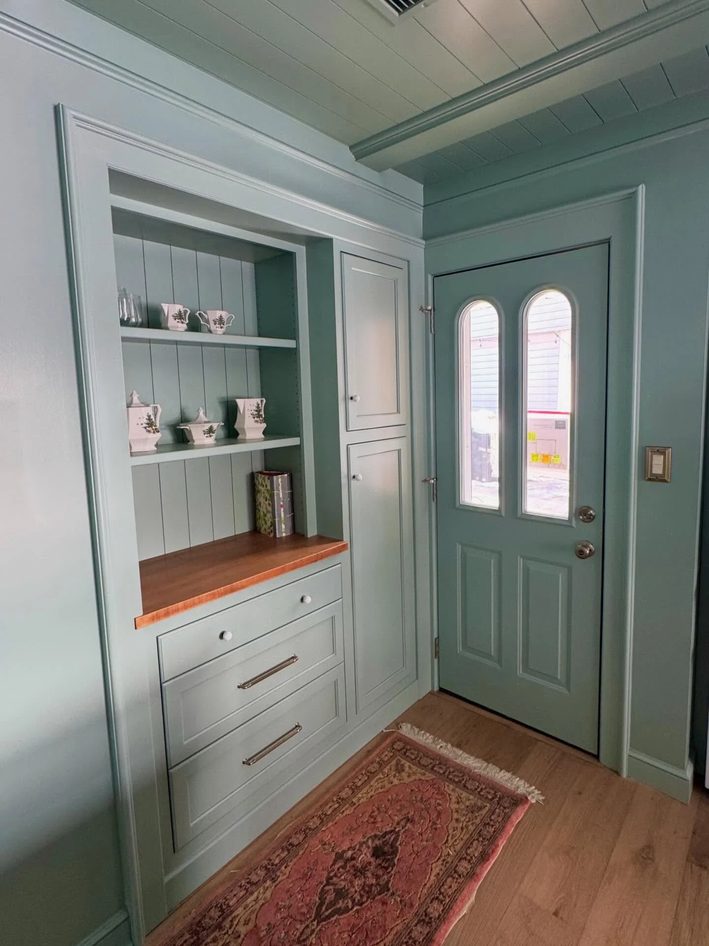 Turning a tiny closet/pantry into a custom built-in hutch that works as hard as it looks ✨

What was once a small, awkward space is now a fully functional pantry with built-in storage. Every &ldquo;shelf&rdquo; inside the cabinet is actually a pull-o