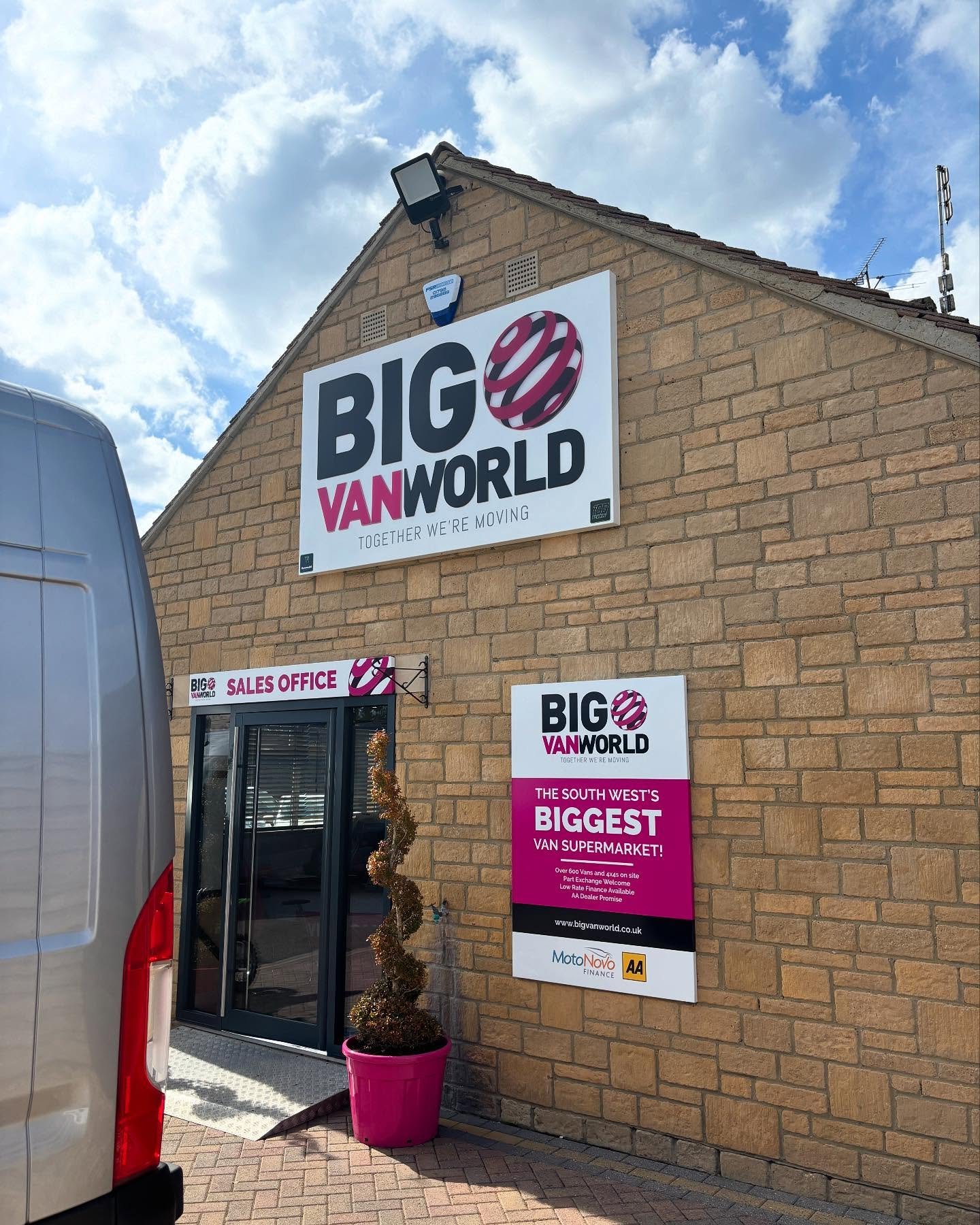 Secured another Iveco van from @bigvanworld 🚚 Thanks to the Big Van team!