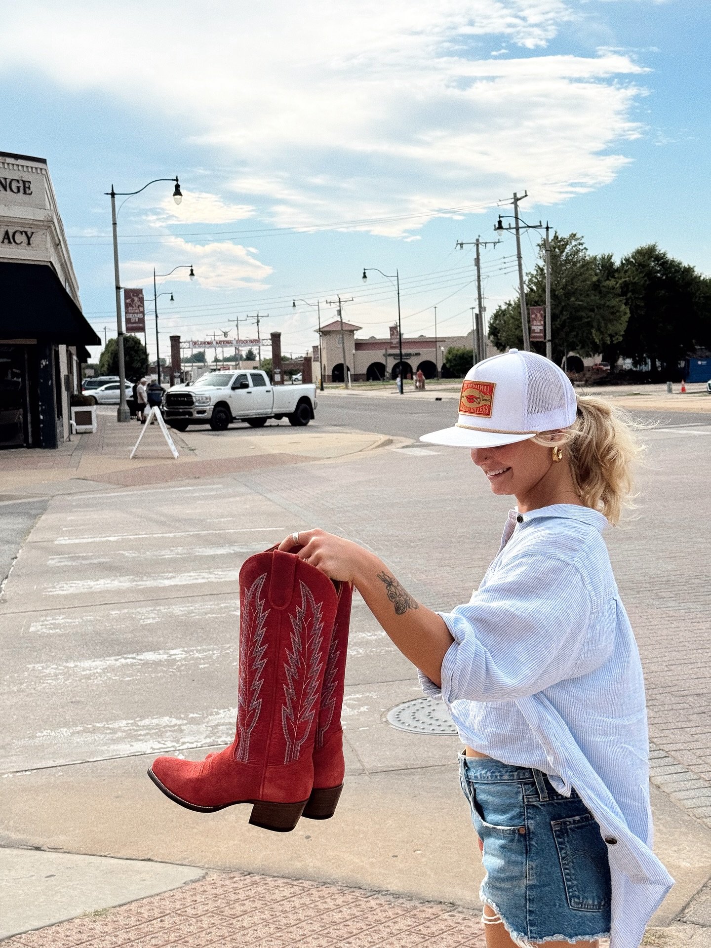 🤠🤸🏼&zwj;♀️✨🌺🌱🌼👢