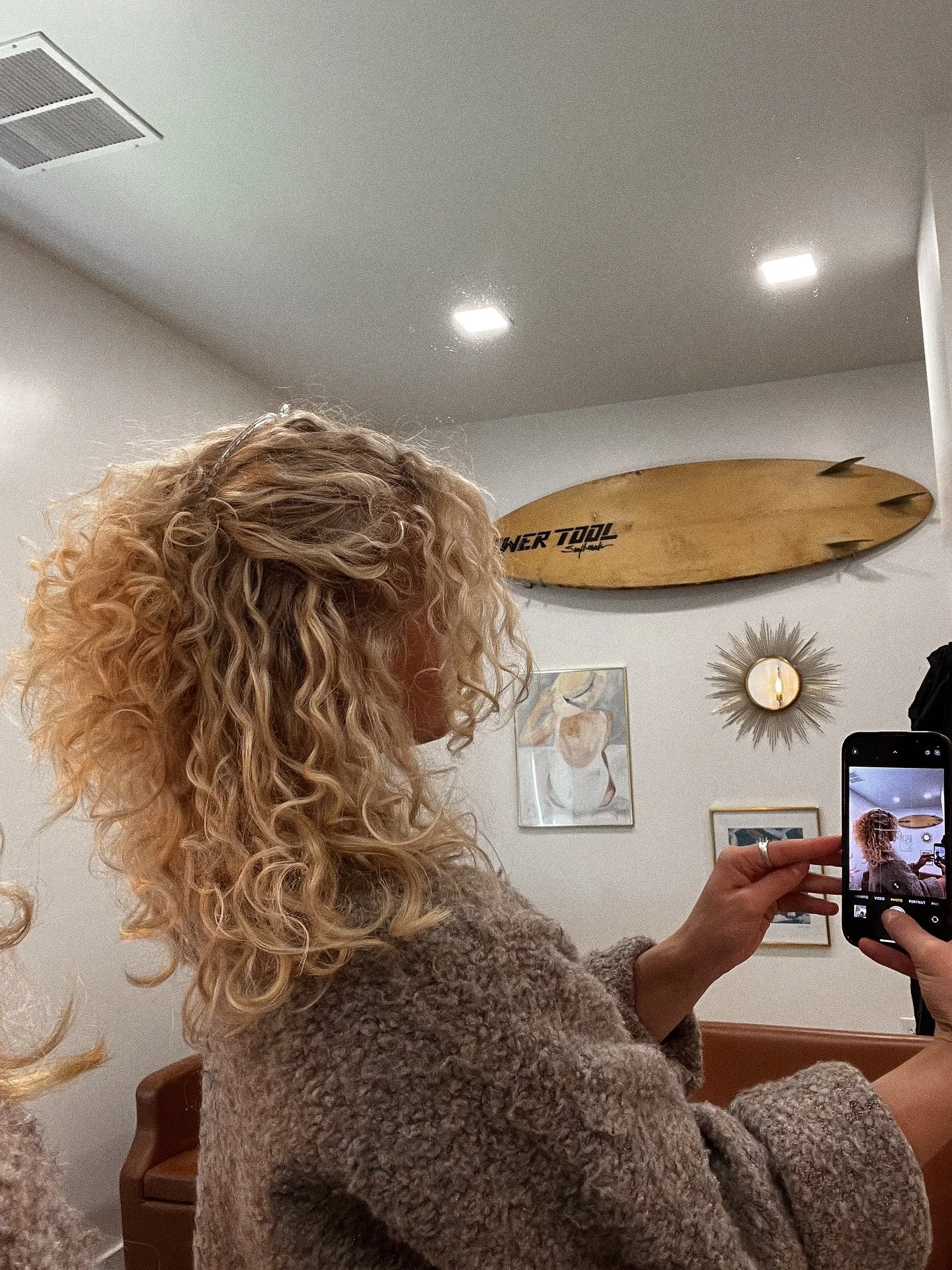 some of my fav things recently include 

banana clips!!!
my cutie little kitchen 
a good pair of boots + yummy coffee
a satisfying wet balayage 
my chickens + their pretty eggs 
being grateful 

share some fave things + goodness in the comments!!!❤︎❤