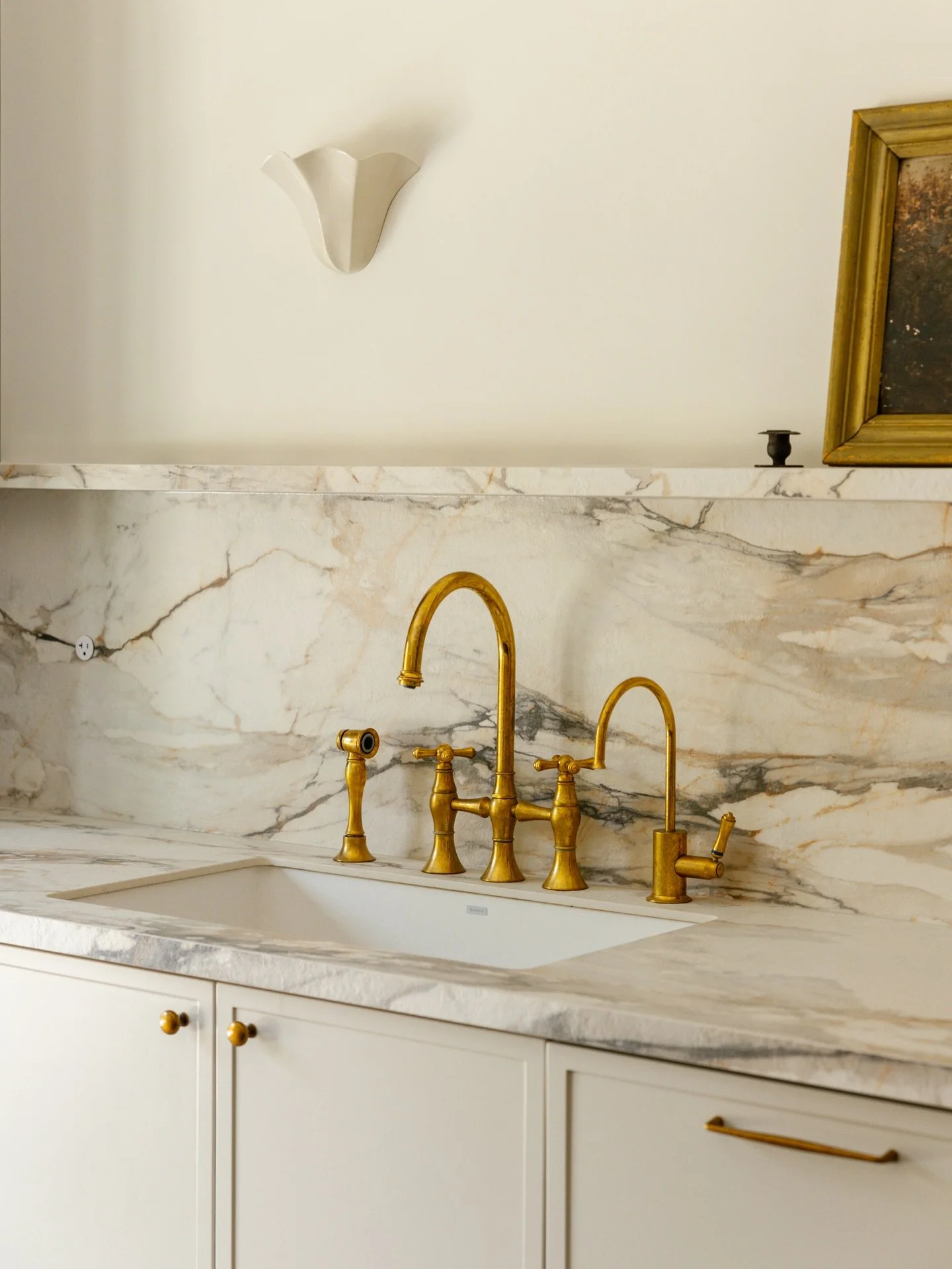 it&rsquo;s the all in the details ✨

project wonderland shot by: @23mediaco 

Kitchen Design Kitchen Details Brass Hardware Interior Design