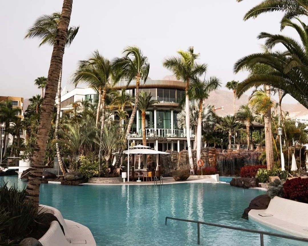 Adrian Hoteles