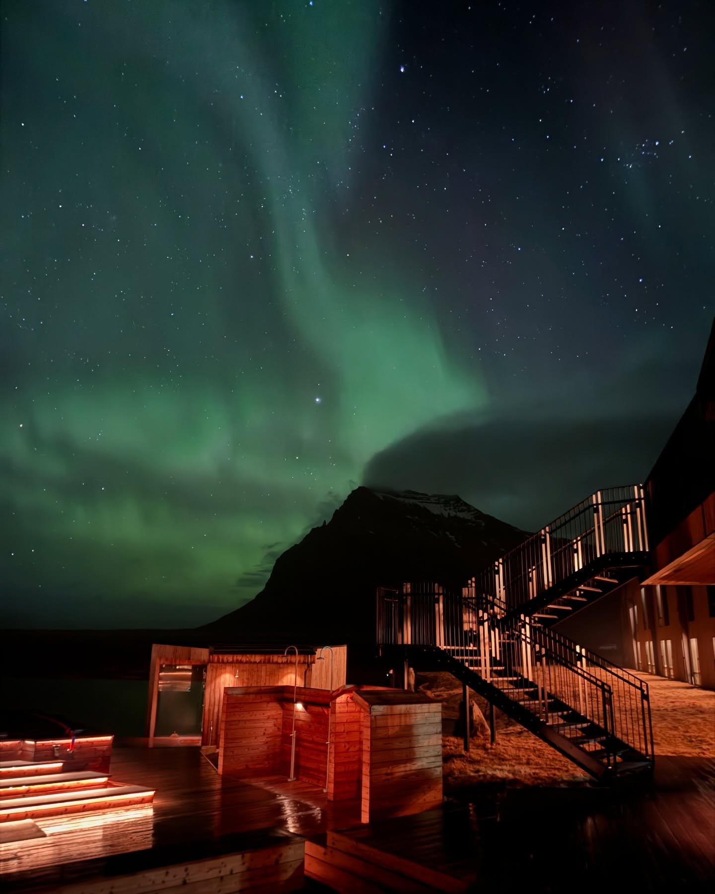 This isn&rsquo;t a once-in-a-lifetime moment ✨
Out here, it happens all the time!
You don&rsquo;t need to hike for hours or drive all night&hellip; You just walk outside. And the aurora is there, like it&rsquo;s been waiting for you. 

#northernlight