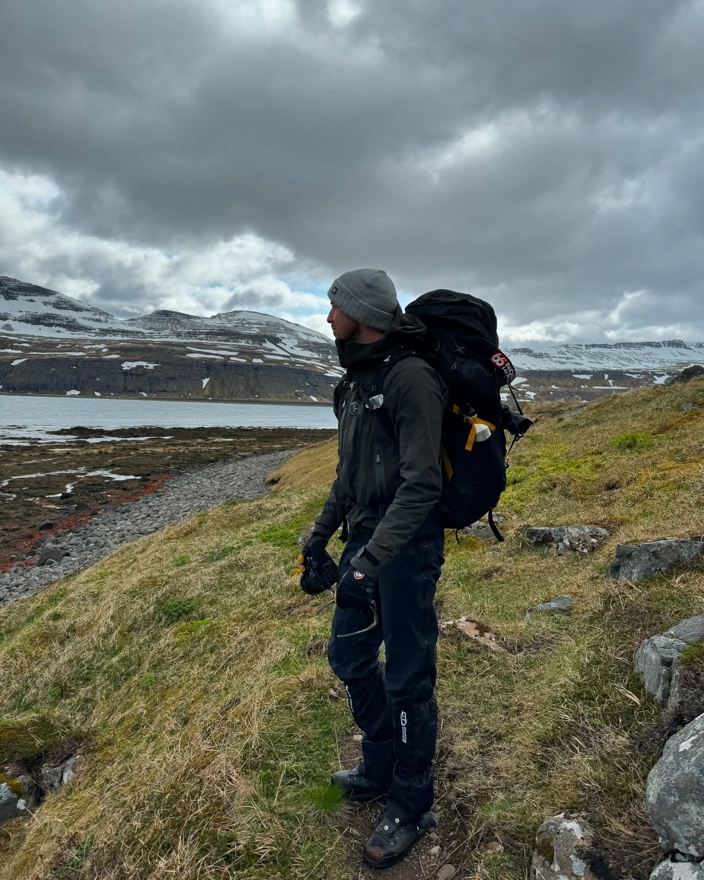 For those seeking a true wilderness adventure, Hornstrandir offers an experience like no other 🏔️
Access to Hornstrandir is primarily by boat. Once there, hikers must be self-sufficient, as there are no shops, hotels, or established services.  The a