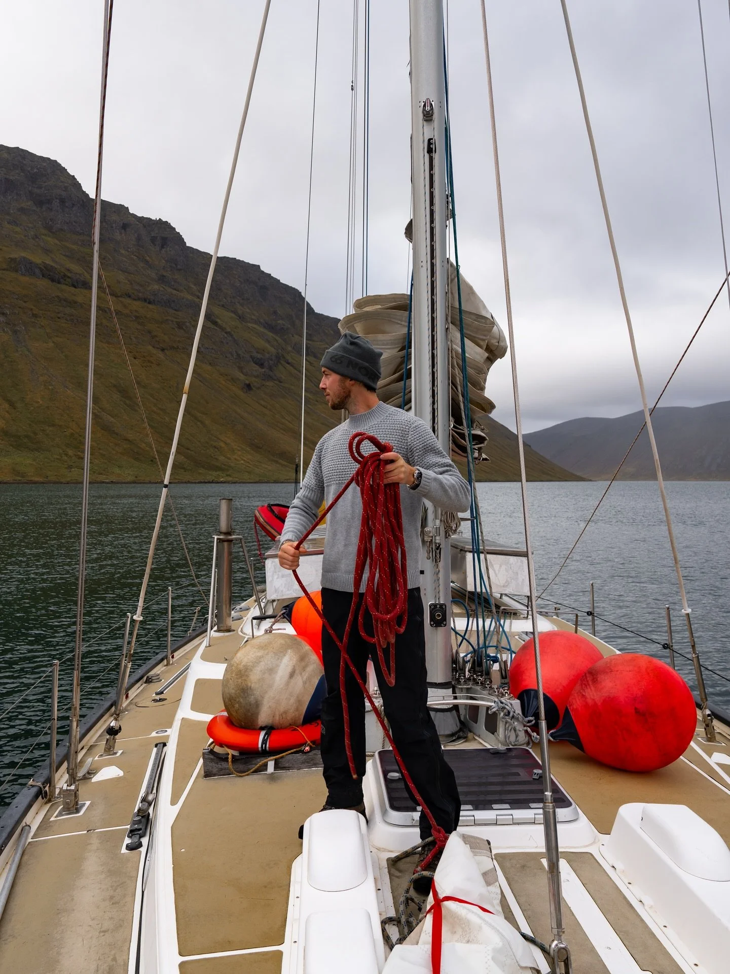 Sailing the ice fjords ⛵️
We went on a 3 day trip with @vhf_aurora 
Hiked the mountains and explores the fjords 🏔️
Unforgettable trip, can&rsquo;t wait for the next adventure with them.