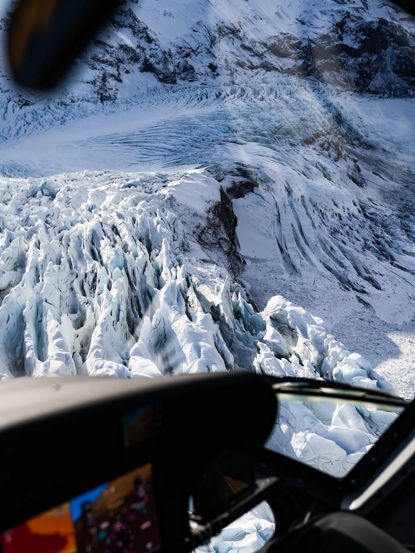 M&yacute;rdalsj&ouml;kull from above 🏔️ 
The highlands getting their first dusting of snow, can&rsquo;t wait for winter ❄️