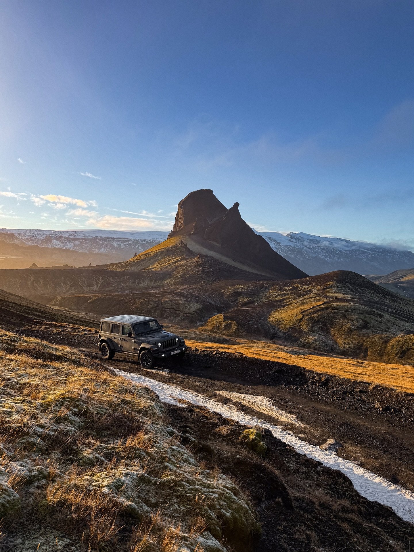 Drove up to Einhyrningur 🏔️ that means unicorn mountain. 
In summer, a regular 4x4 gets you there but in winter, you&rsquo;ll need a proper Jeep.
All photos shot on iPhone 17 Pro 📸
