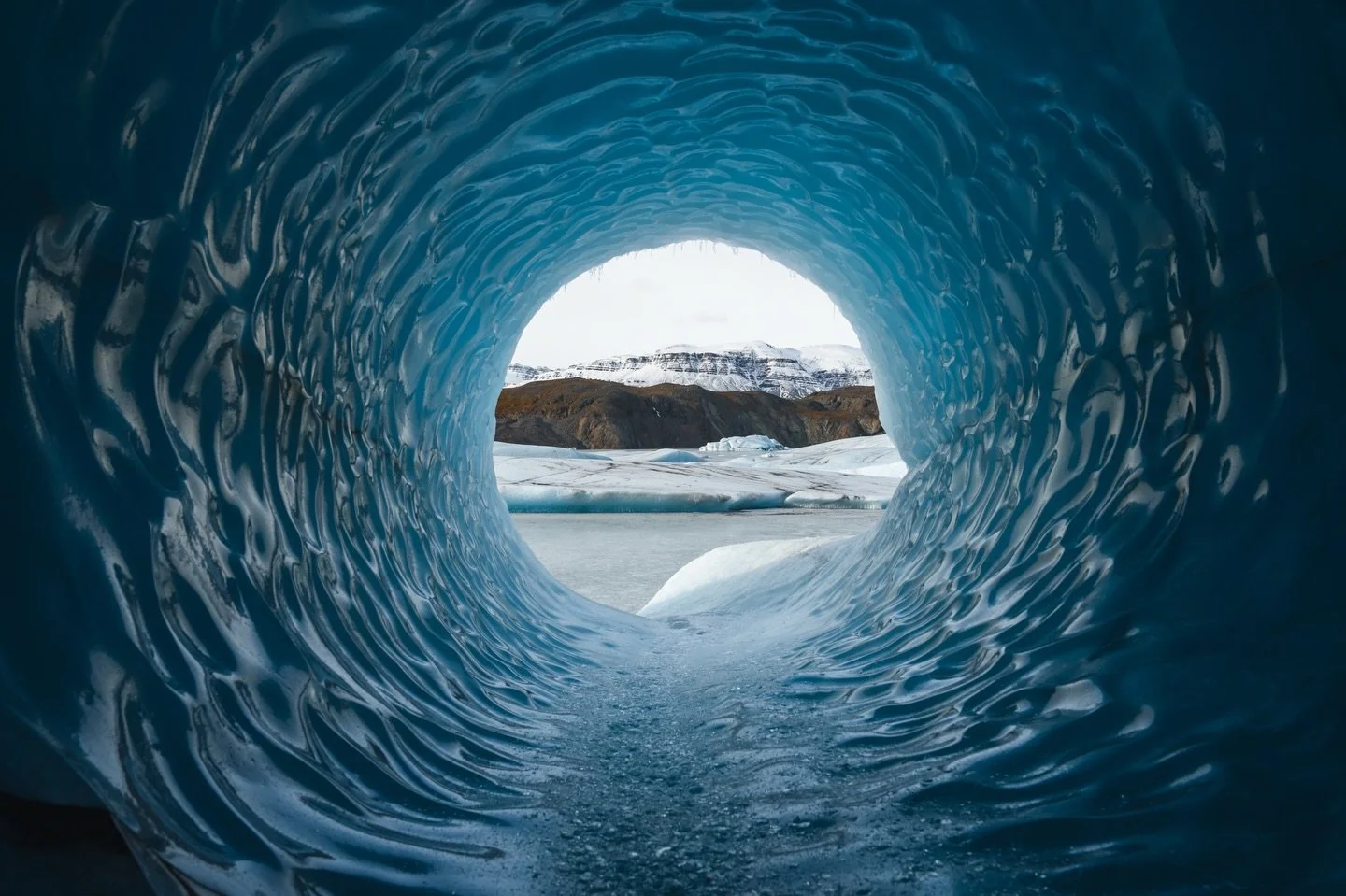 What started as my favourite photos now hang on walls around the world 🤍 Use the code: jonfromiceland25 for 25% off.
If you live in Iceland, I can deliver before Christmas 🎄  Orders abroad take a bit longer but will arrive before the end of the yea