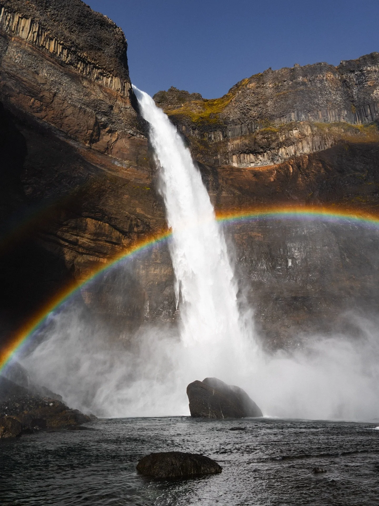 H&aacute;ifoss isn&rsquo;t right by the road, and that&rsquo;s the point. A bit of effort, way fewer people, and feels different 🪨
Still one of my favorite waterfalls in Iceland 💦

For context, it&rsquo;s about 2.5 hours from Reykjav&iacute;k, a sh