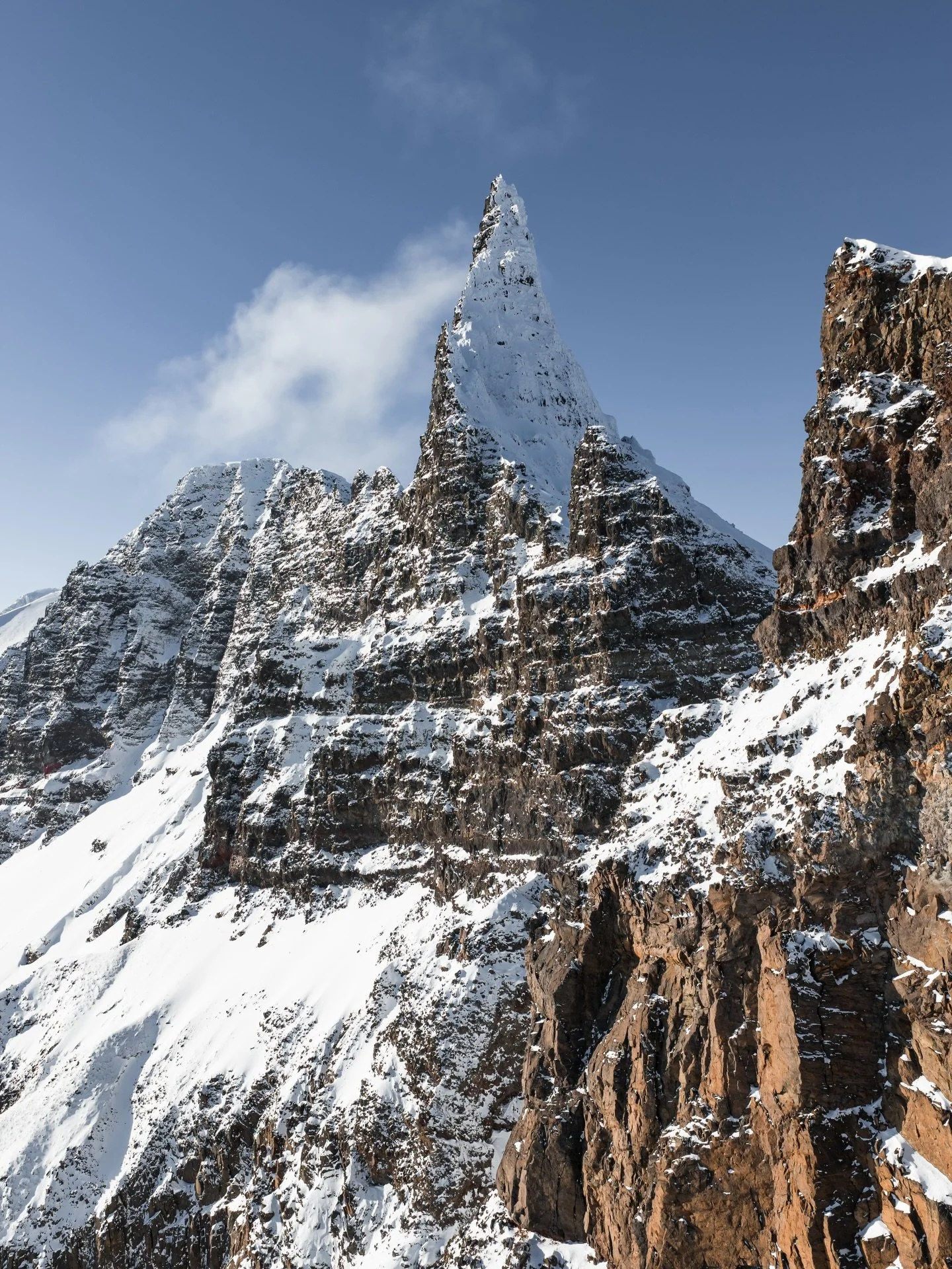 The cliffs of Drangafjall 🪨
They sit high on the left just before Akureyri when you&rsquo;re driving up north.
I&rsquo;ve looked at them through the windshield for years.
About time I flew the drone up there 📸