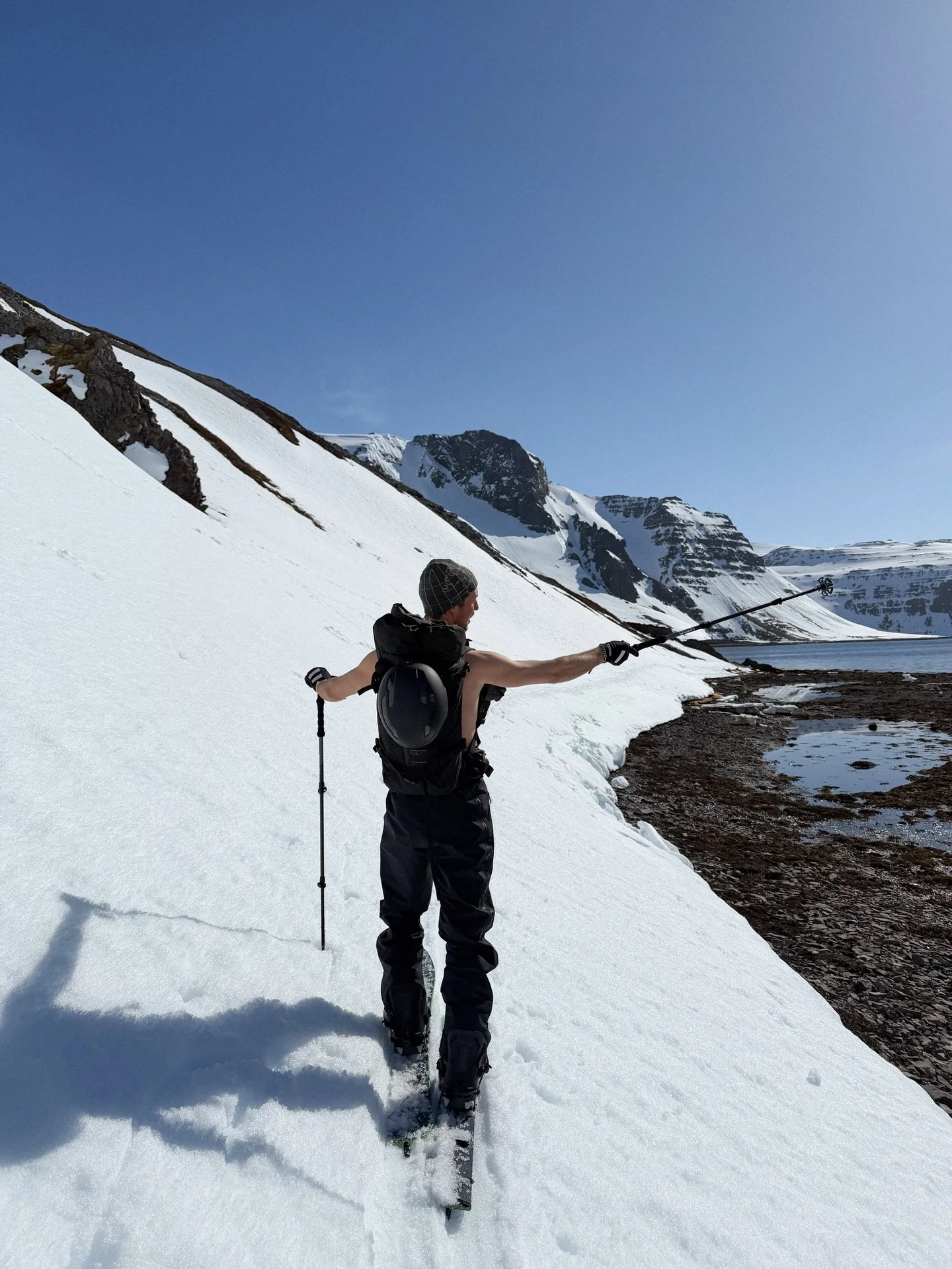 We went off-grid for four days ⛵️
Sailing through J&ouml;kulfir&eth;ir at 66&deg; latitude, chasing steep lines by day, northern lights by night, and warming up in the sauna before cold ocean swims 🌊 
One of those trips that will be hard to top!

#s