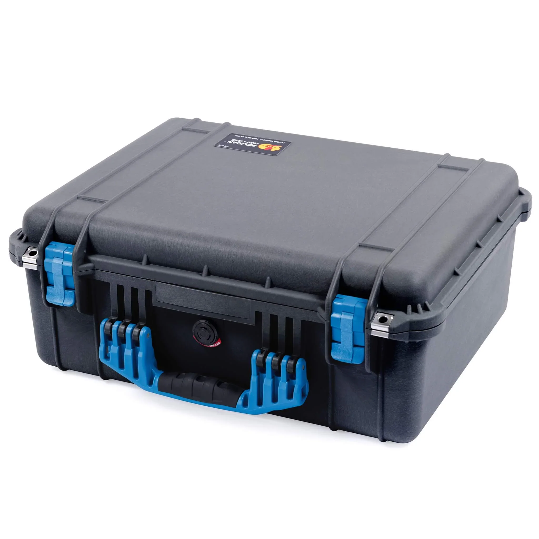 Pelican_1550_Black_Blue_5000x.webp