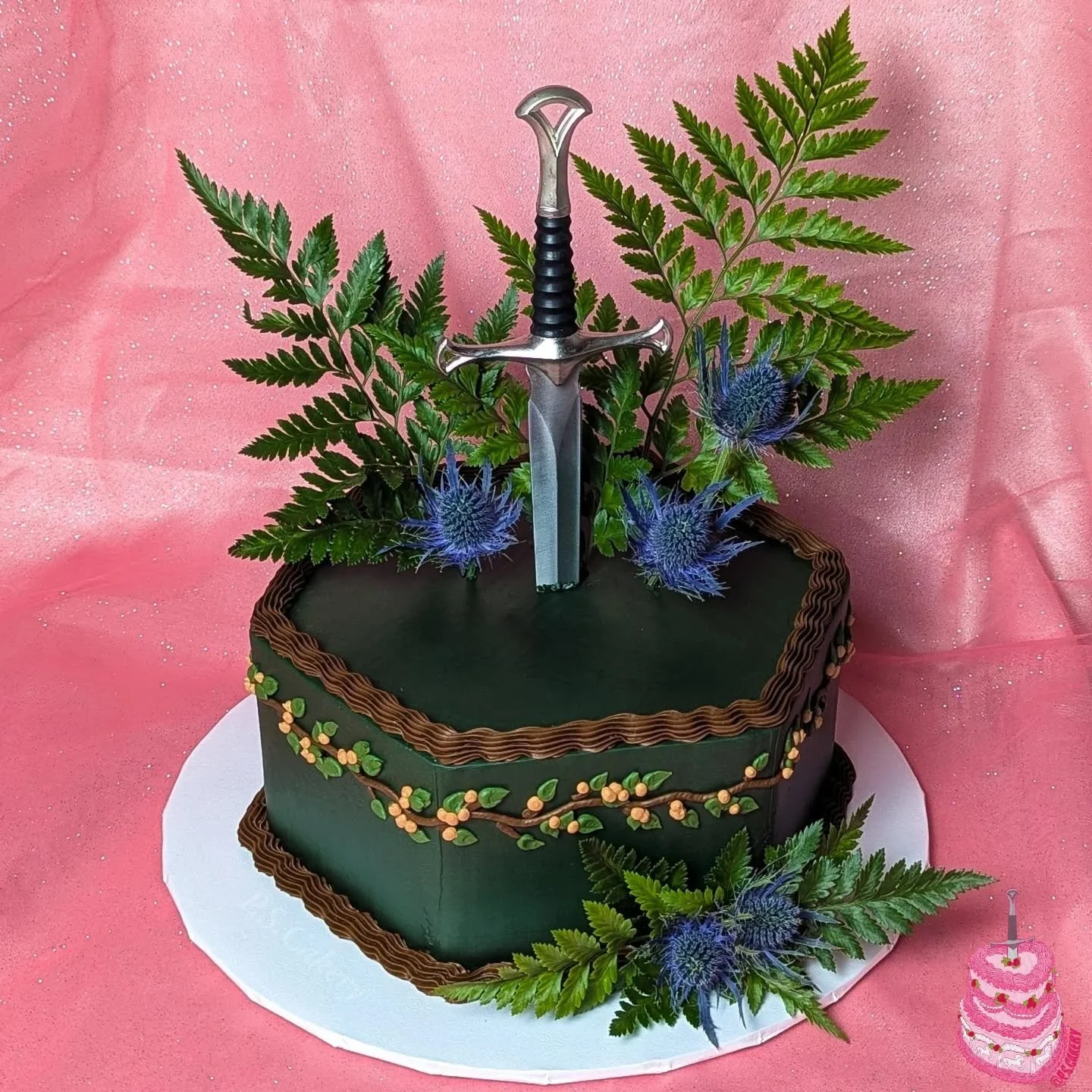 Another lovely green and floral dagger cake 🗡️🌿🤎

♡

#vintagecake #lambethcake #bespokecake #customcake #daggercake #birthdaycake #anniversarycake #weddingcake #cake #mckinneytexas #allentexas #planotexas #friscotexas #dentontexas #dallastexas
