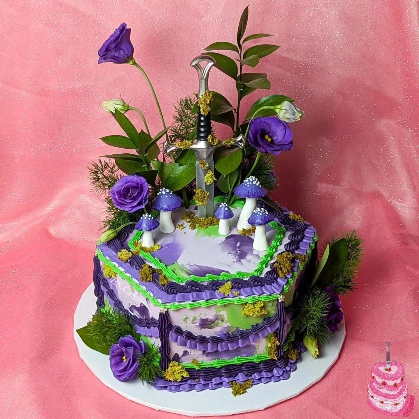 One of the most unique dagger cakes I've gotten the honor to make!!! Thank you so much @jordynnewellphotography for trusting me with this concept!! And go check out her photography page where she took some beautiful photos herself and my cake!! 💚💜?