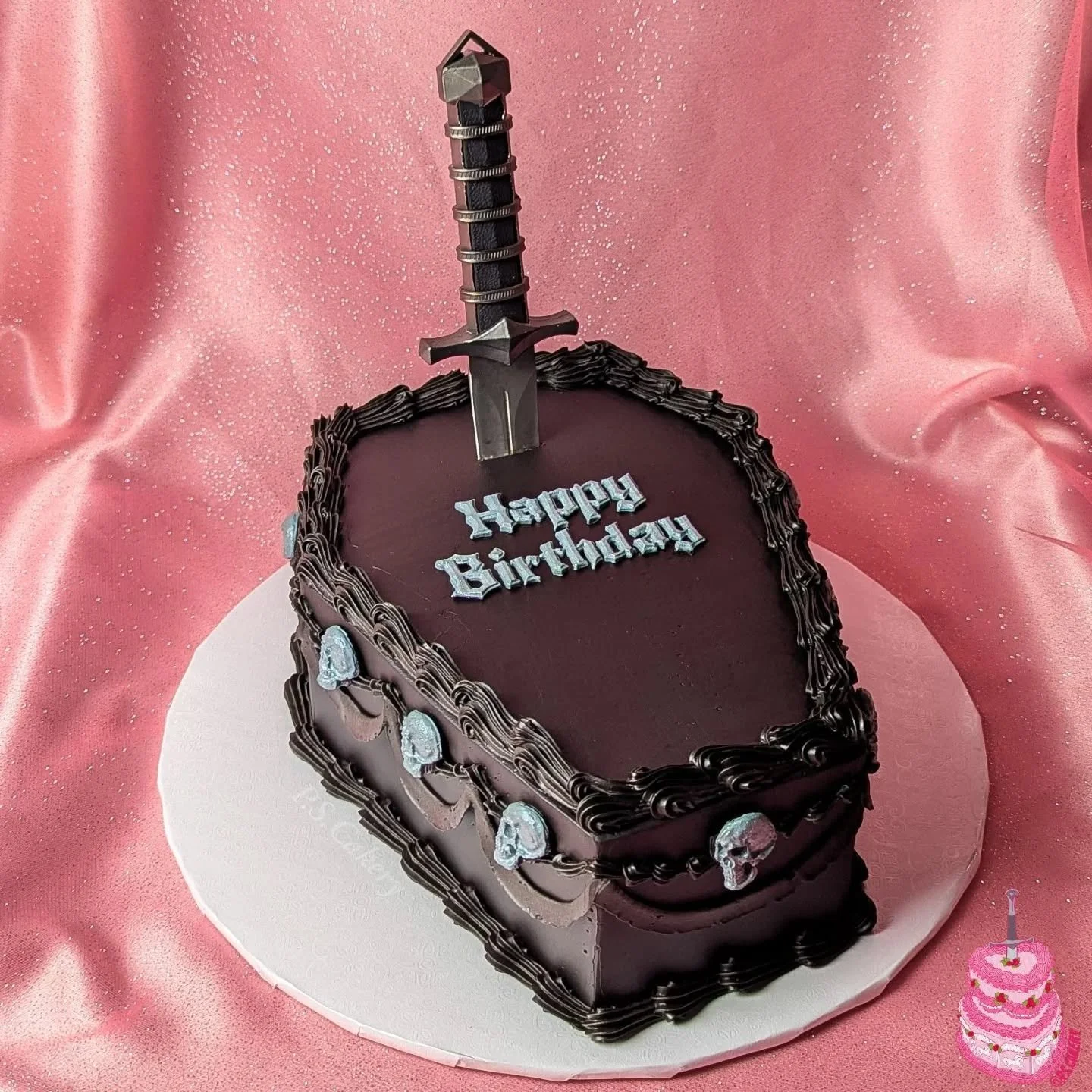 🖤💀🗡️

♡

#vintagecake #lambethcake #bespokecake #customcake #daggercake #birthdaycake #anniversarycake #weddingcake #cake #mckinneytexas #allentexas #planotexas #friscotexas #dentontexas #dallastexas