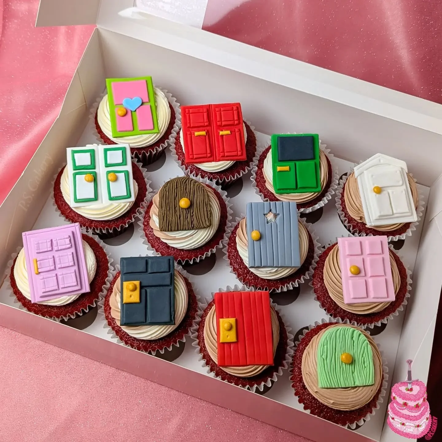 5 dozen cupcakes each topped with a handmade fondant door 🚪🩷🌈✨

One of my most exciting opportunities I had this year was to make these adorable door cupcakes!!! The cupcakes were for the birthday of the creator of the "Tiny Door" local 