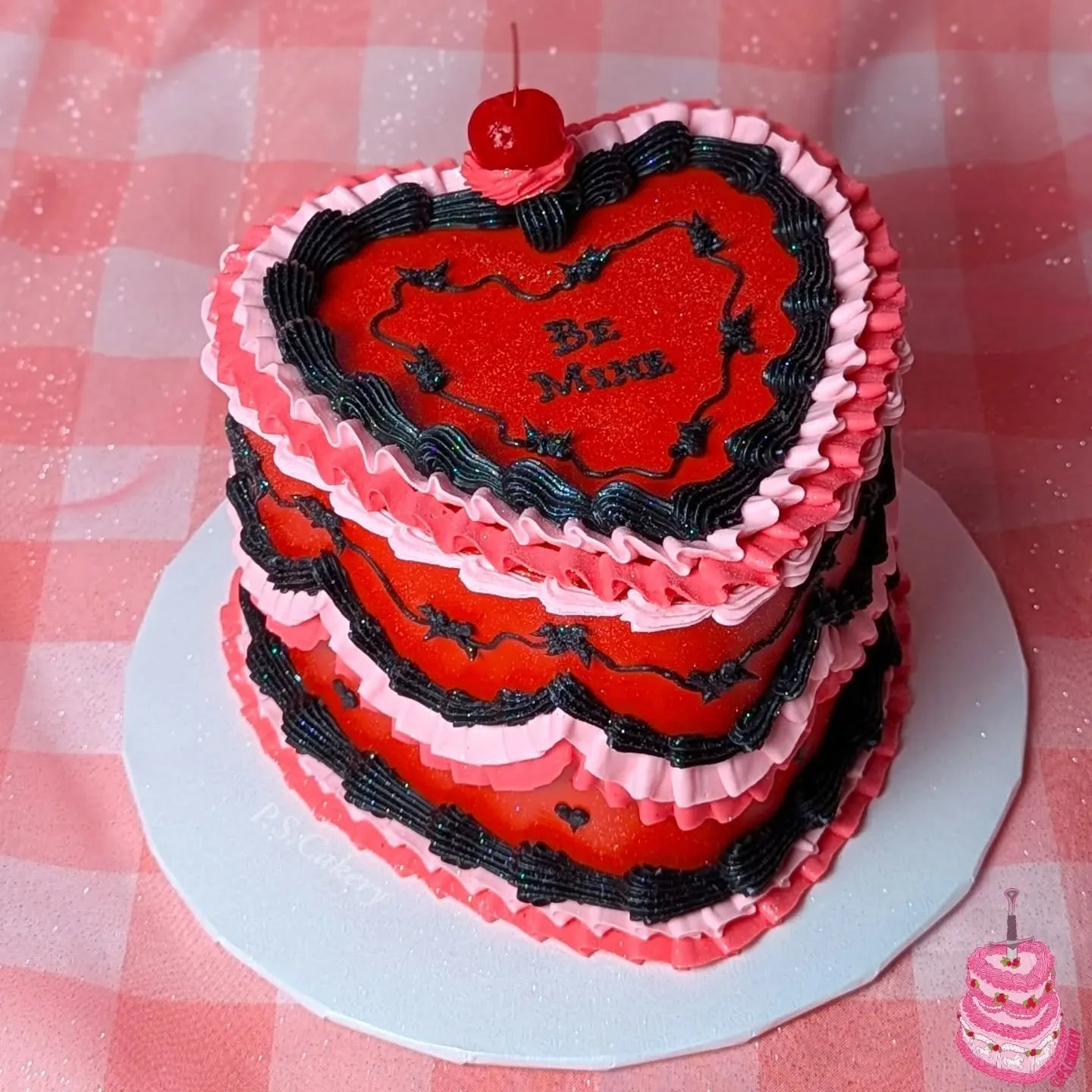 I will be opening my ❤️FEBRUARY🖤 2026 books this coming Thursday (1/1/26!!) at 5:30p.m.

Also I am still taking orders for January!! Link in bio to place an order 🩷

♡

#vintagecake #lambethcake #bespokecake #customcake #daggercake