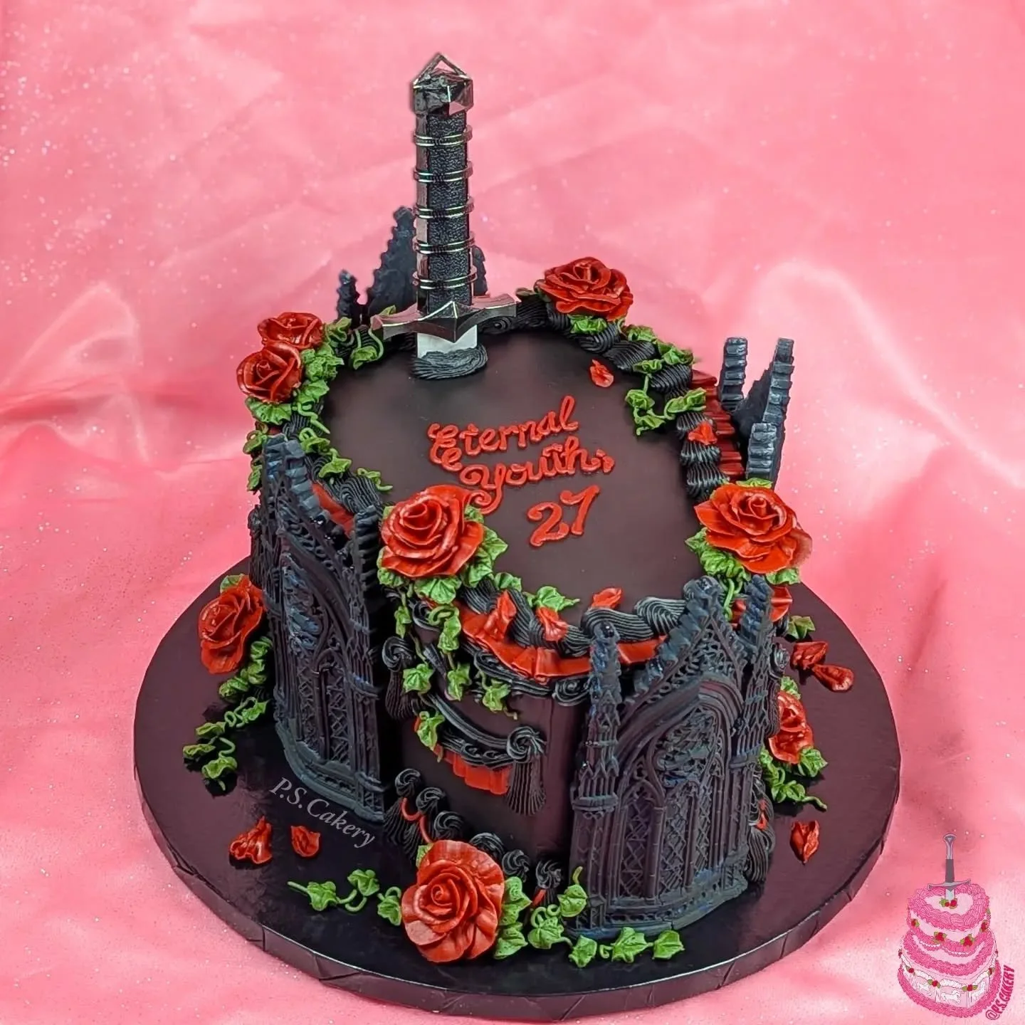 𝓔𝓽𝓮𝓻𝓷𝓪𝓵 𝓨𝓸𝓾𝓽𝓱 🥀

♡

#vintagecake #lambethcake #bespokecake #customcake #daggercake