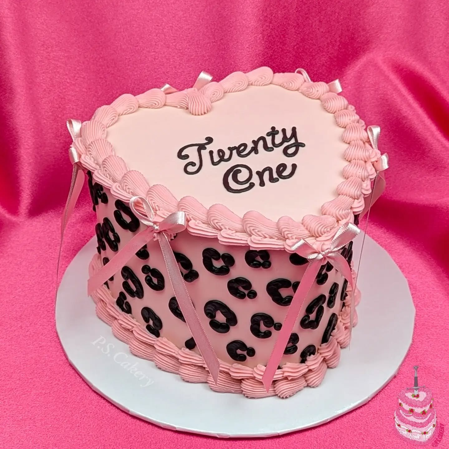 🩷🐆🩷🐆🩷🐆

♡

#vintagecake #lambethcake #bespokecake #customcake #daggercake