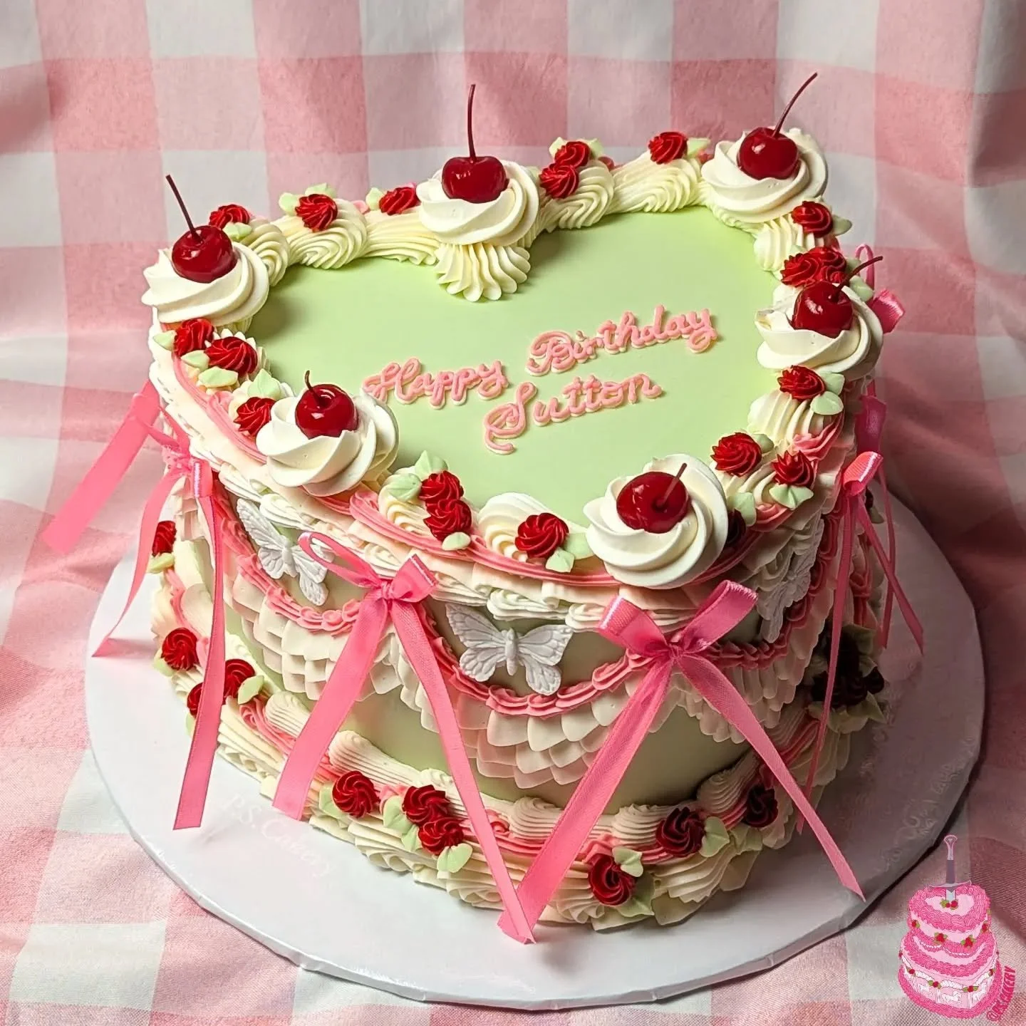 𓂃 ࣪˖ ִֶָ𐀔˚˖𓍢ִ໋❀

♡

#vintagecake #lambethcake #bespokecake #customcake #daggercake