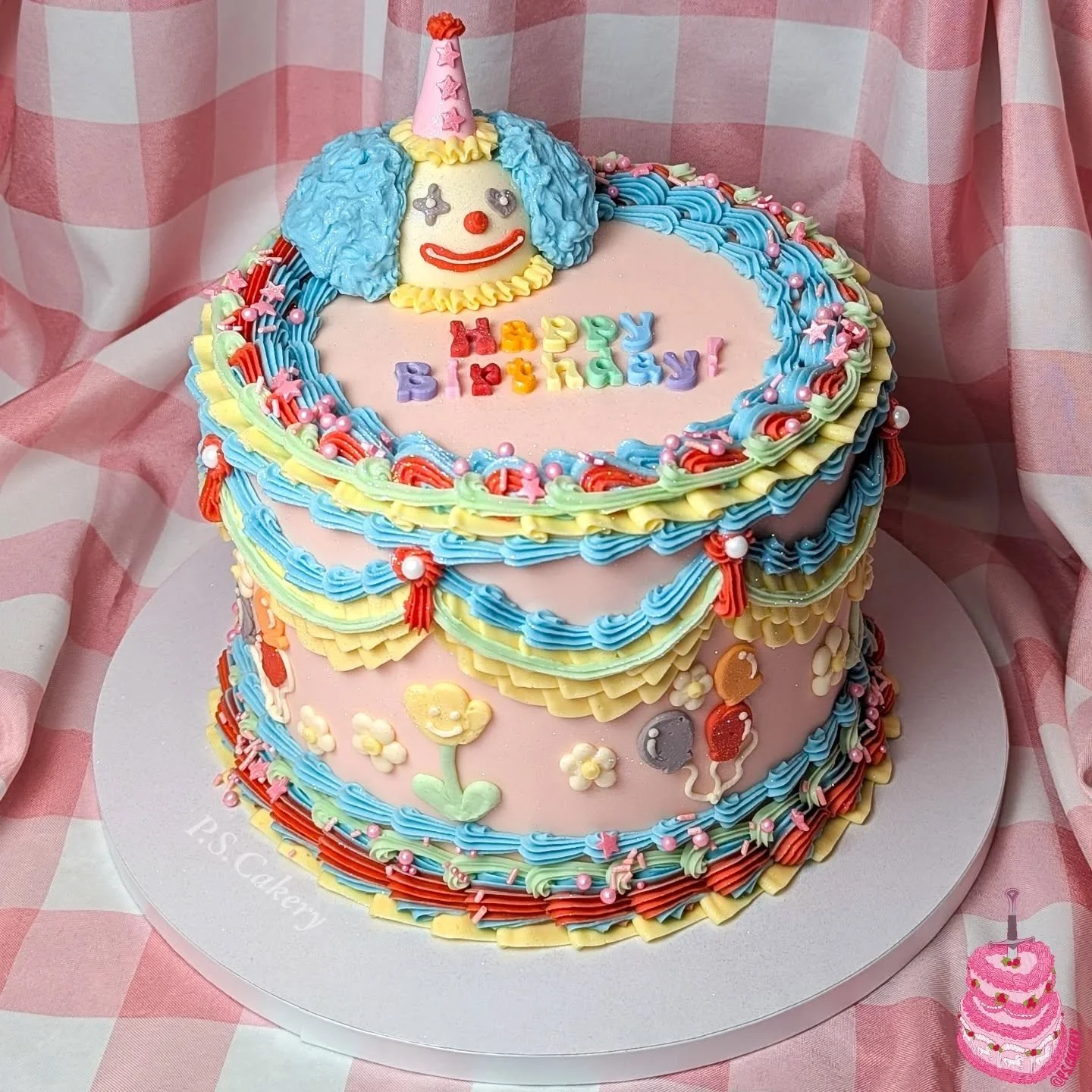 @crispycritterbakes is the original creator of this cake design!!!! Please go follow them and look at their other work if you like pretty cakes 🎂🤡🎈🎪

Just a heads up if you ever are planning to place an order with me, I love getting detailed refe