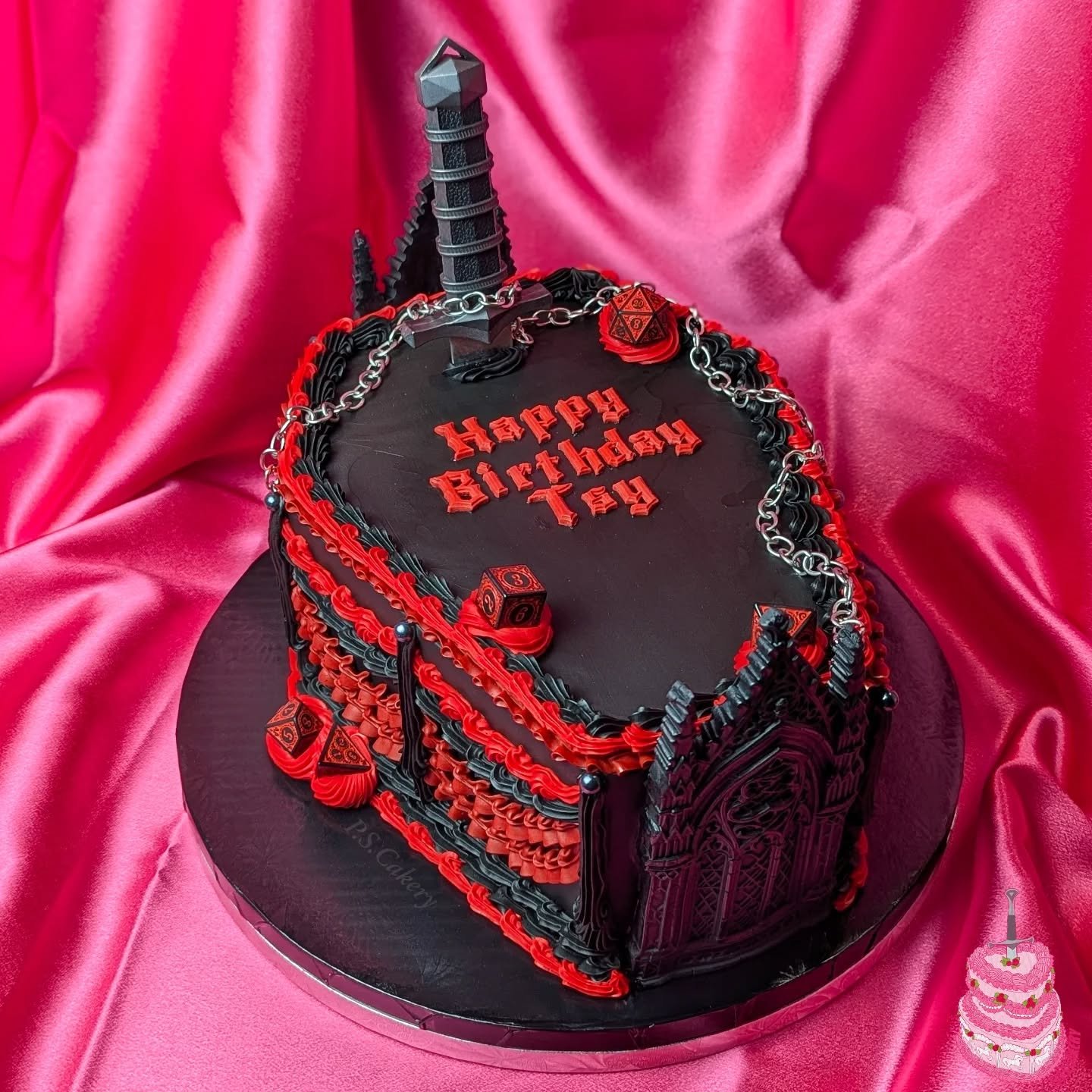 Thank you to all my clients for keeping me so busy lately! I've gotten to make so many fun orders recently and I have a bunch of awesome ones coming up within the next few weeks, truly thank you all so much and  hope everyone had a lovely weekend 🖤❤