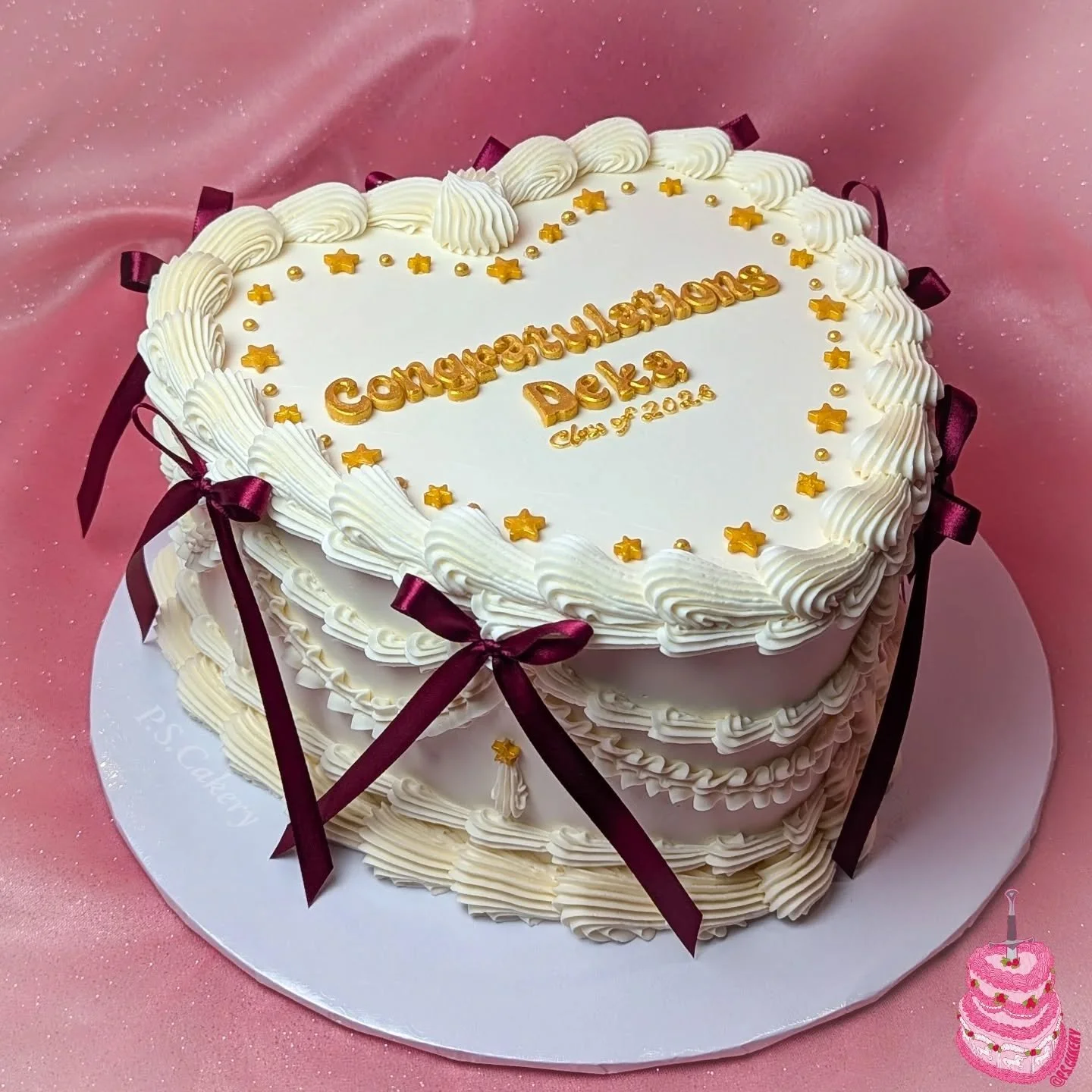 Another cutie graduation cake I got to make recently 🤍

Can I tell y'all this cake might look simple but I was Stressing over the placement of all the bits on top!! Believe it or not my hands are pretty shaky probably caffeine related but still! All