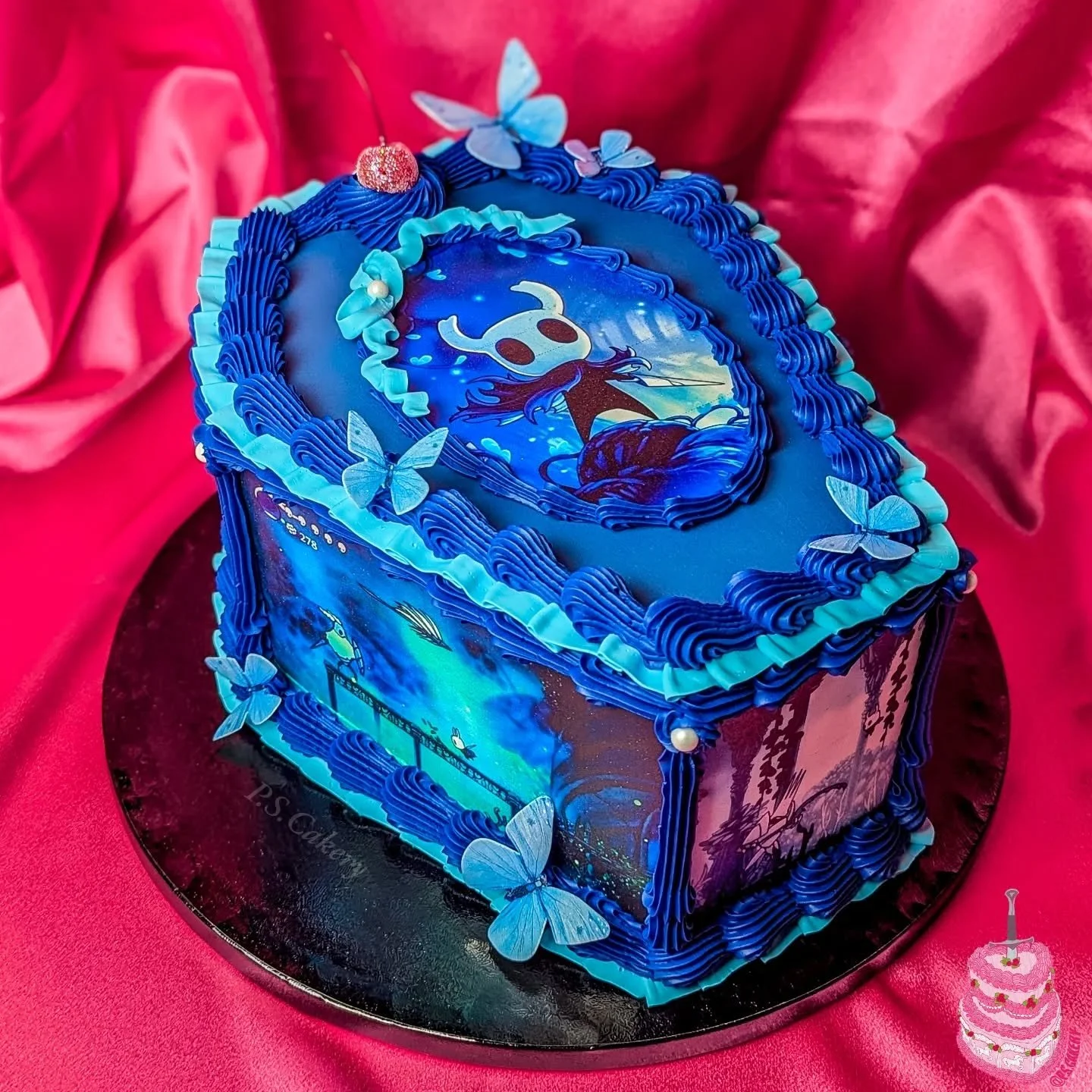 My 🩵July🩵 books will be opening this Monday (6/1) at 5:30p.m.

Shout out to @jrn.photographs for the opportunity to make Another Hollow Knight cake!! I love this game so much, and really love all the different environments you get to experience whi