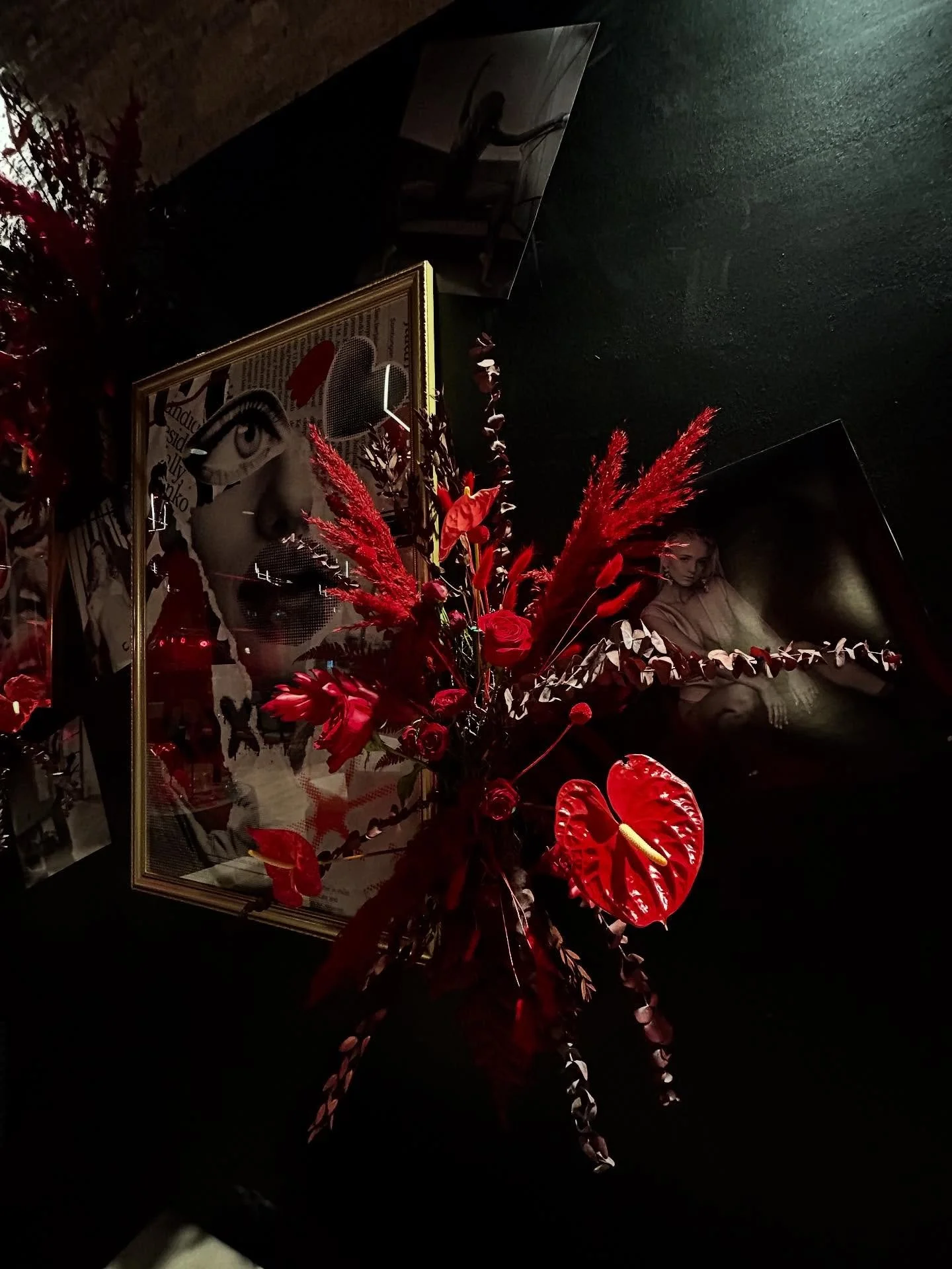 The creative wheels are spinning for another fun floral installation in a couple of weeks! It won&rsquo;t be monochromatic like this beauty from the @valentines_dayball (which is sadly not happening this year) but it will be full of Wonder&hellip;

B