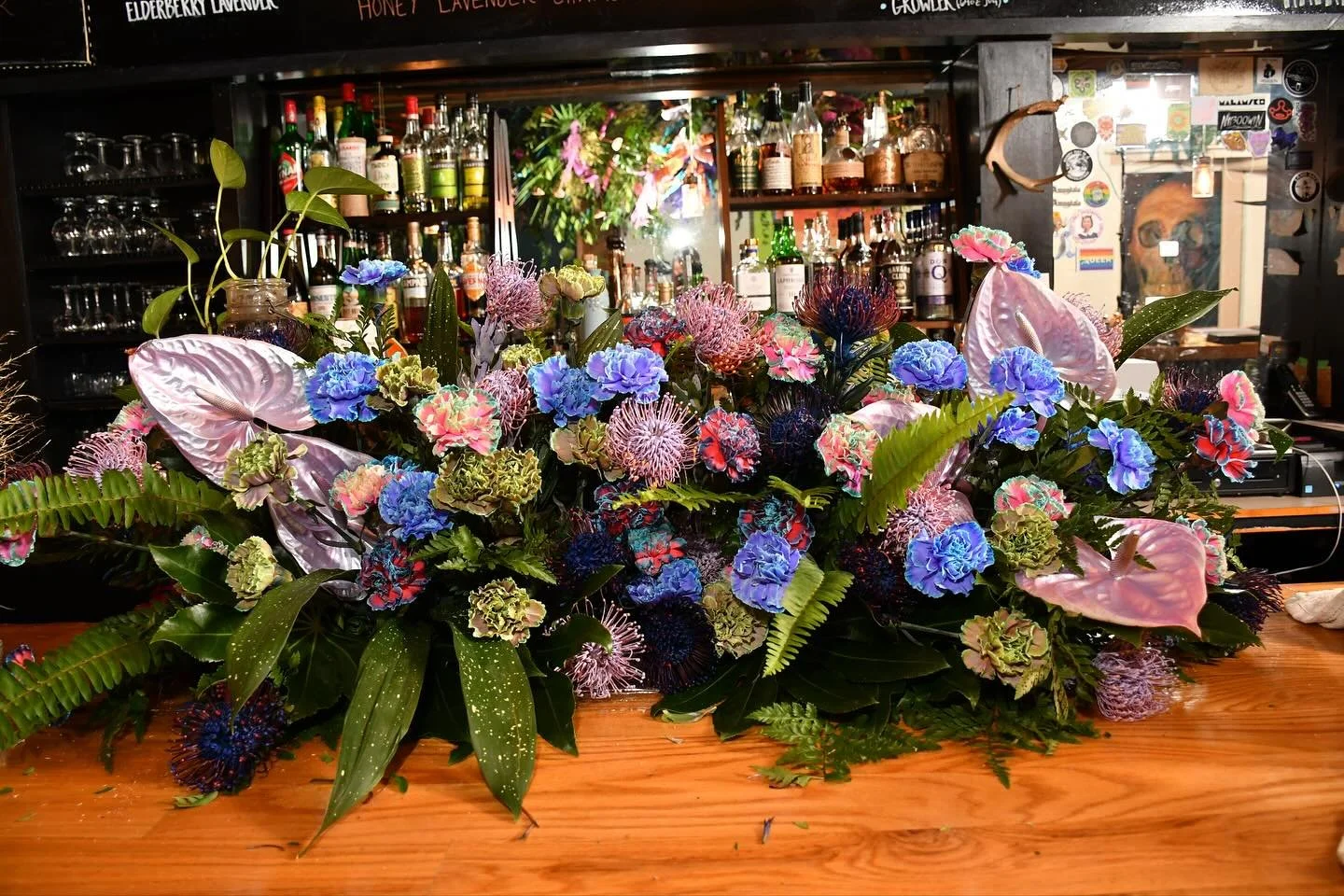 Let&rsquo;s make something magical together!

In case you were wondering, I do more than weddings! How can we collaborate?!

#radfordfloraldesign #floraldesign #floraldesigner #florist #iowaflorist #gayflorist #weddingflorist #eventflorist #iowaweddi