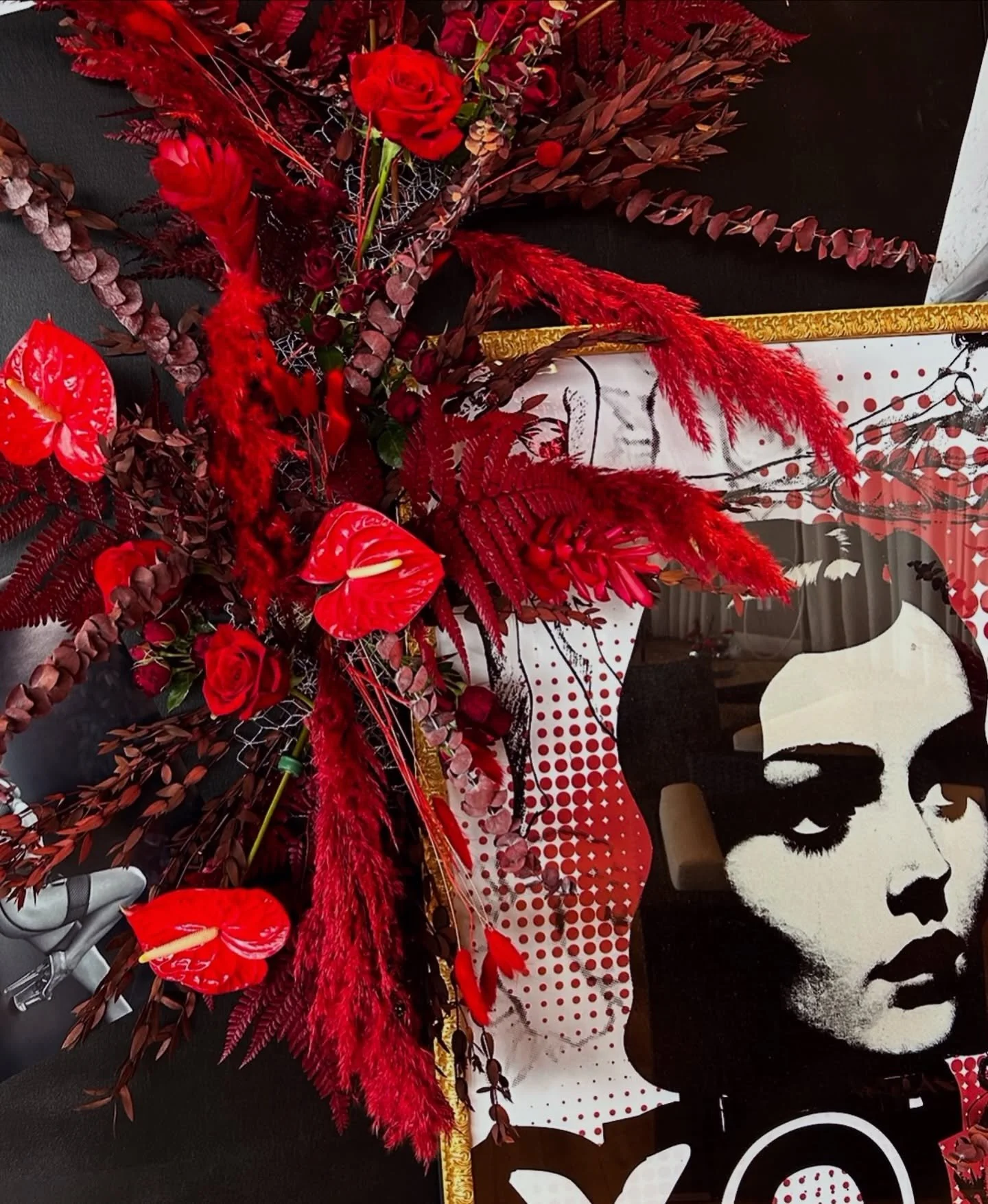 Happy Valentine&rsquo;s Day!! I&rsquo;m sending out good vibes to all my retail floral friends! 

#happyvalentines #floralfriends #floralinstallation #radfordfloraldesign