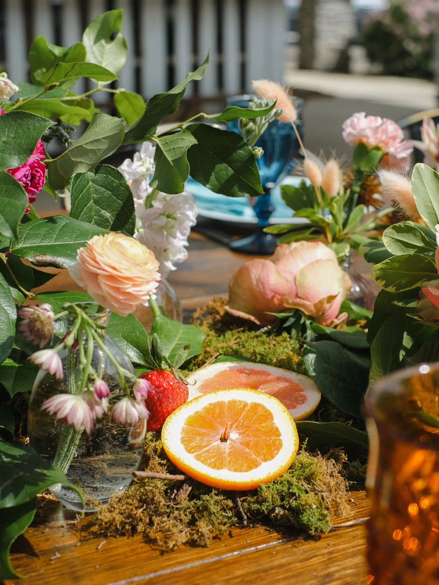 Something fresh and bright for the feed. 

#radfordfloraldesign #produceandflowers #harvesttables #iowacityweddings #orangeyougladipostedthis