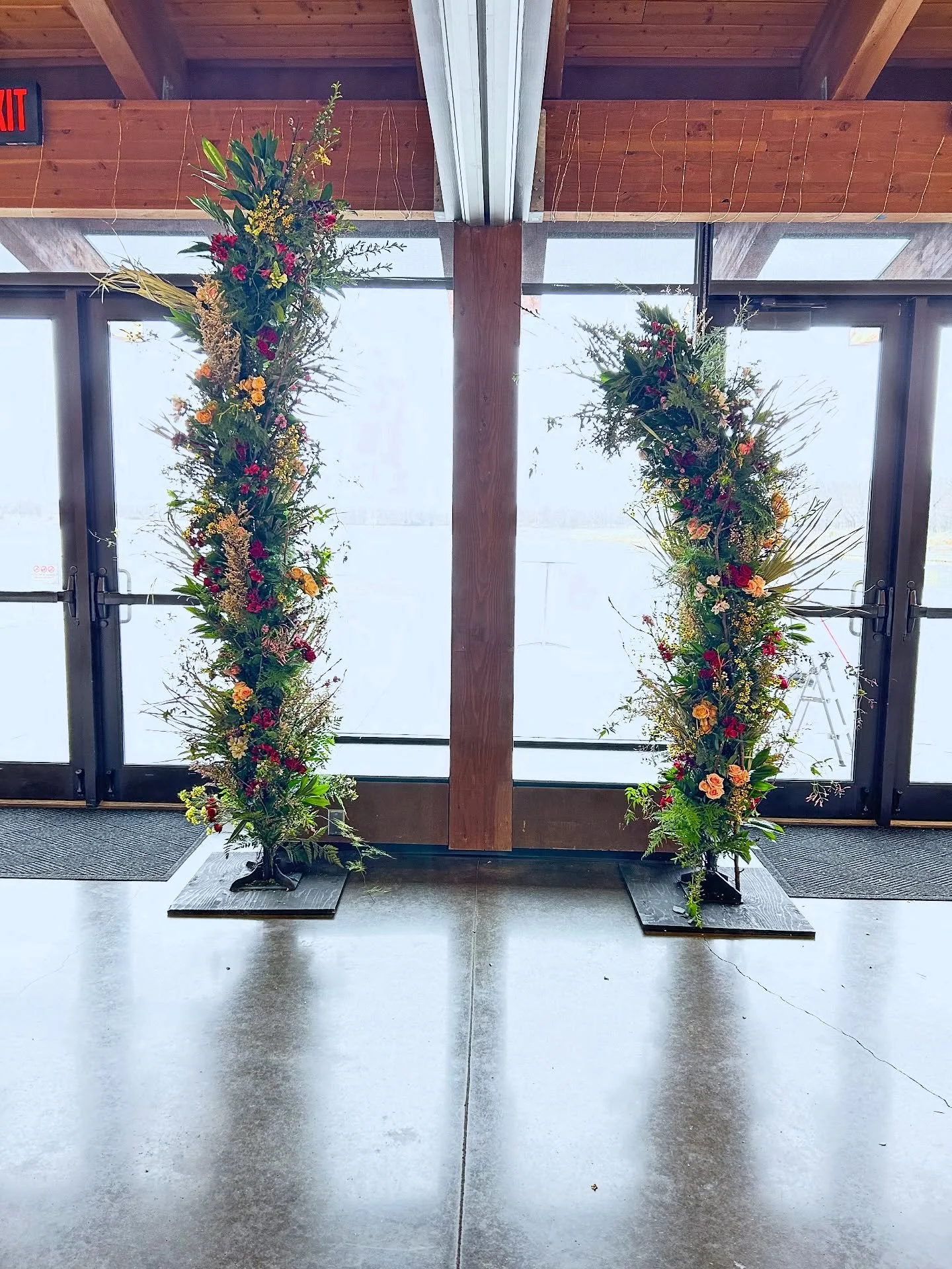A Spring arbor for Lish and Luke on 4.4.26

#springwedding #iowacitywedding #iowacityflorist #radfordfloraldesign #foamfreefloralinstallation