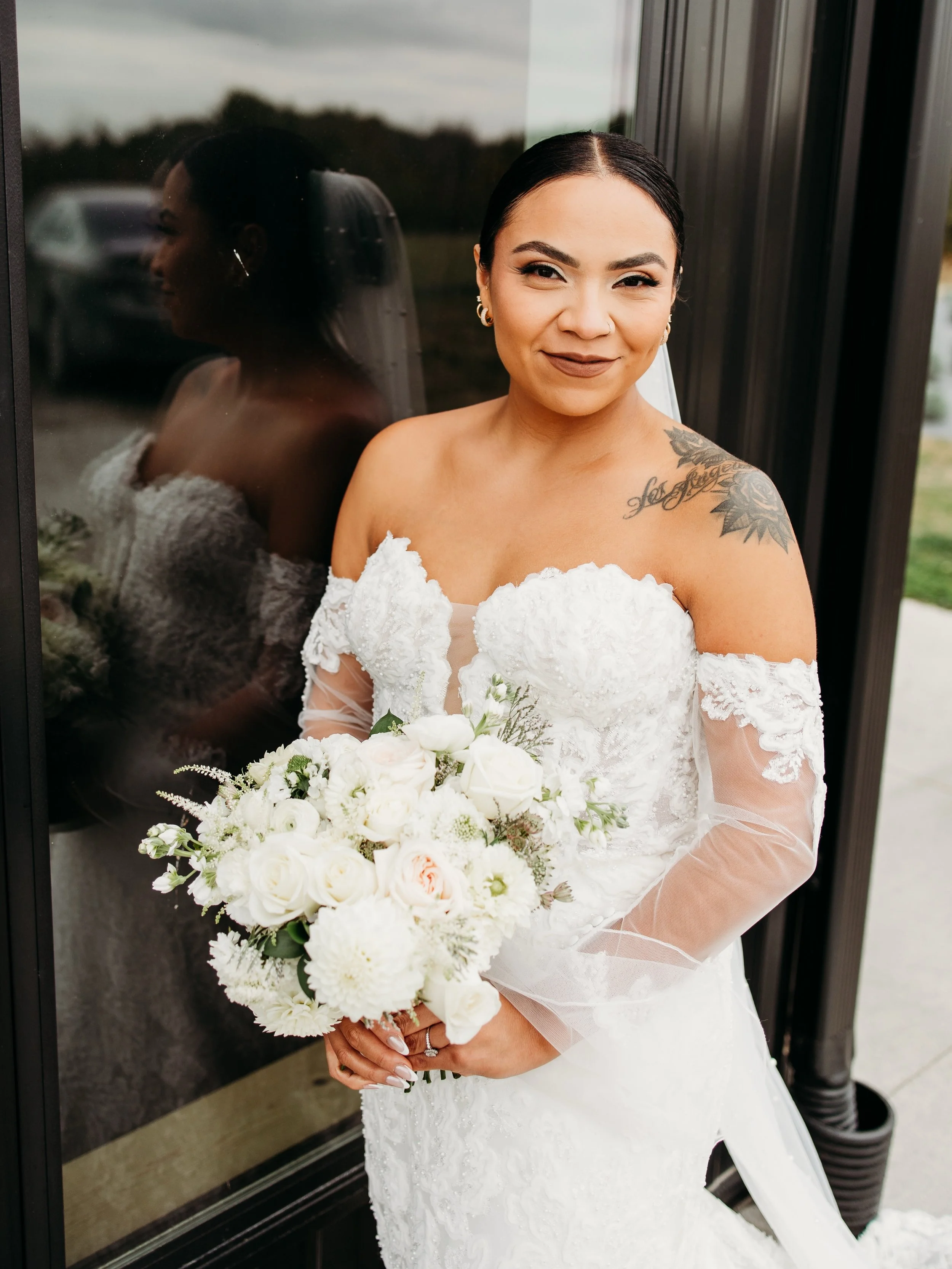Stunning.

#iowacityweddings #iowacityflorist #iowacitybride #iowalavenderfarm #whiteweddingflowers 

Venue: @calyxcreek 
Photo: @aprildavisphotography 
Floral+Design: @floraldesignsbyglen