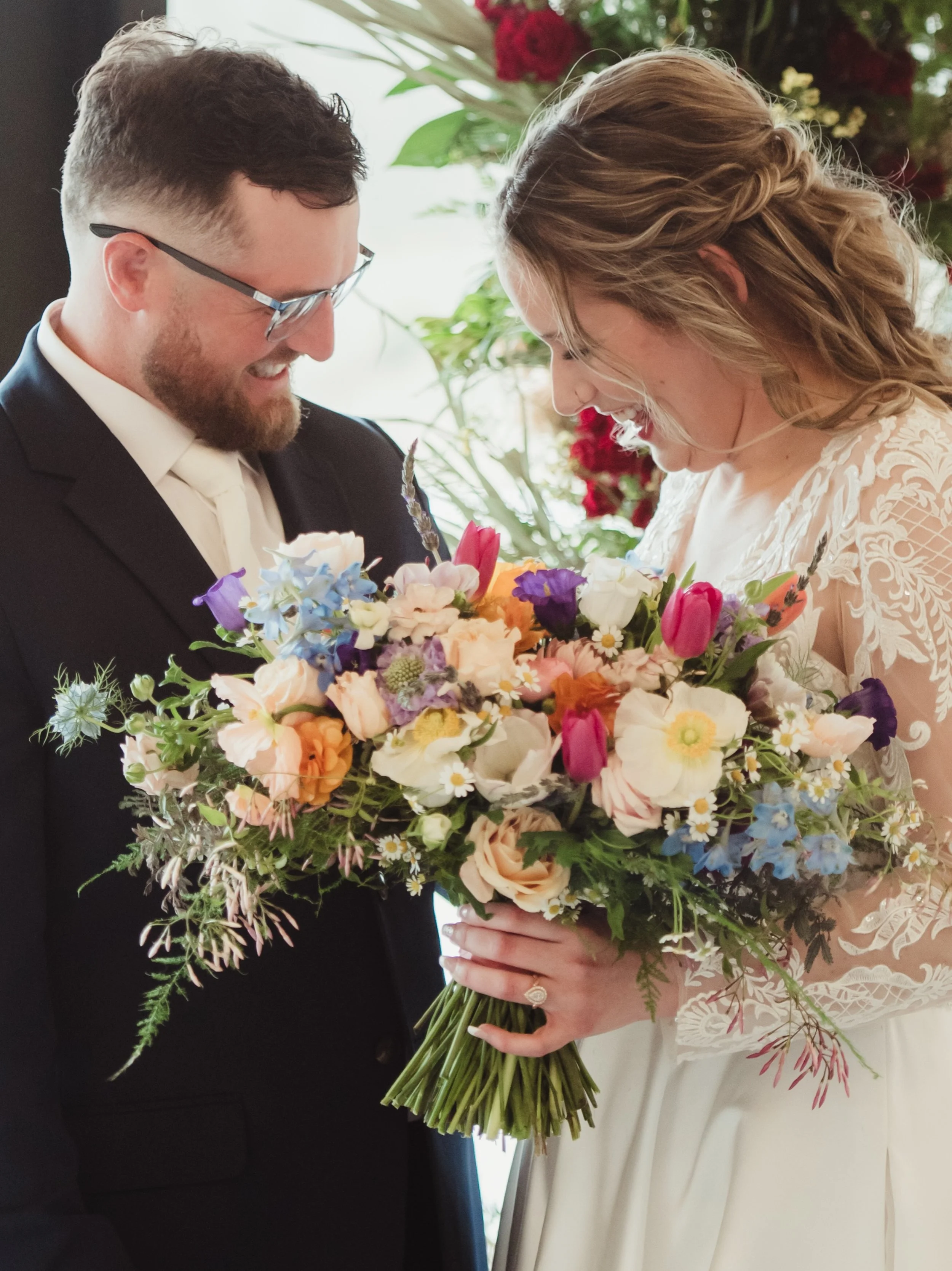 The smiles. The laughter. The joy. 
All the best parts!

Photo: @jenfriedenphotography 

#iowacitywedding #iowacityflorist #springwedding #bridebouquets #allthebestparts