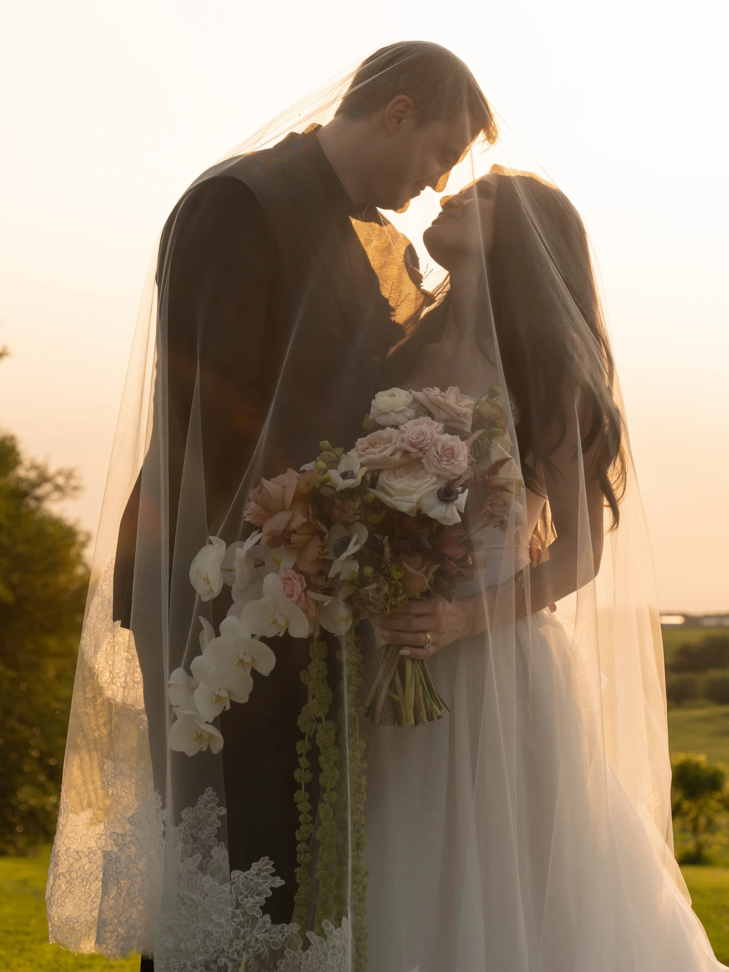 Absolute fairytale!

Photo: @megankrystalphoto 
Venue: @walker.homestead 
Full Design: @uniqueeventsiowa 
Floral: @floraldesignsbyglen 

#iowaweddings #iowasunsets #iowacitywedding #iowacityflorist #midwestweddings